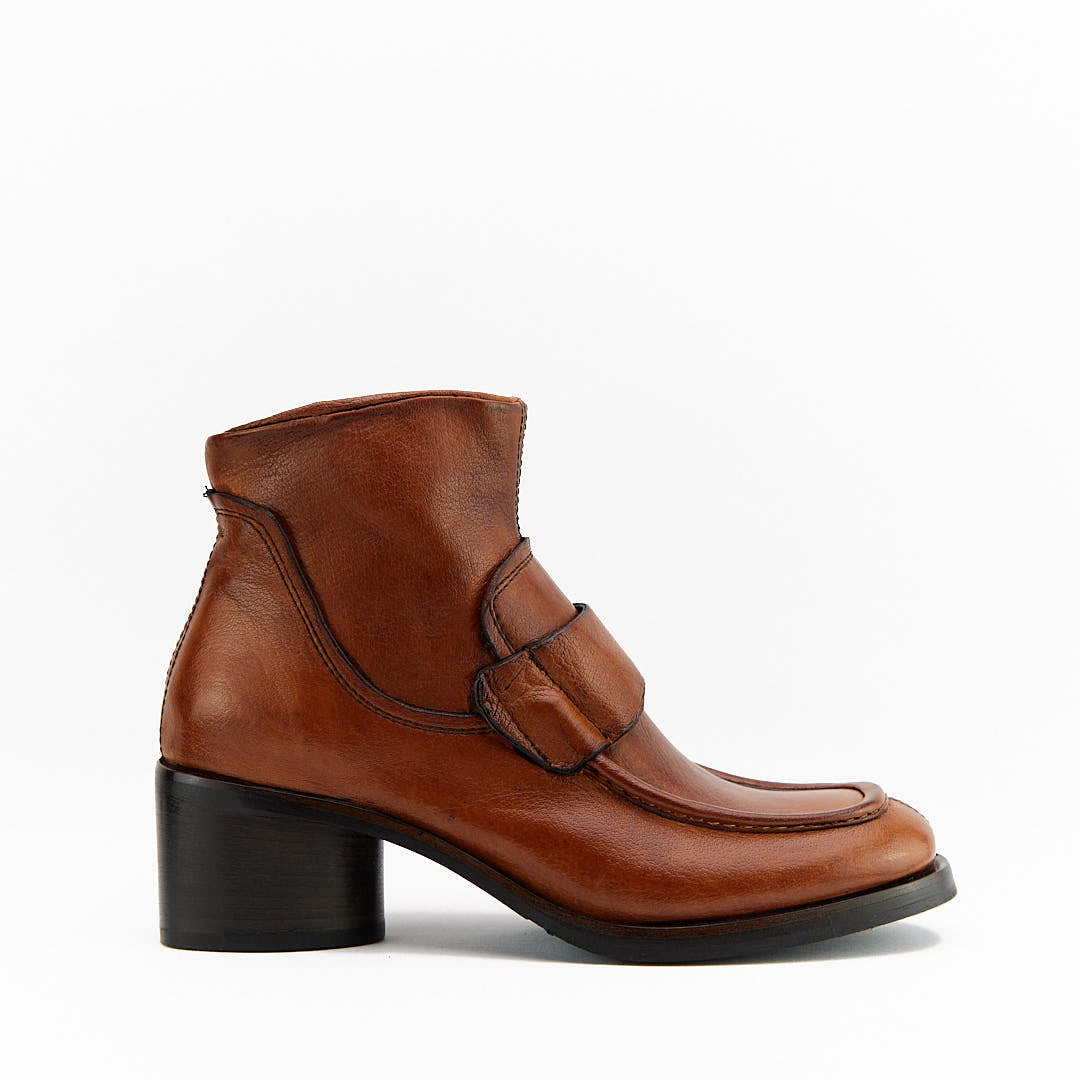 GEOMETRIC CUOIO Women's Zip Ankle Boot in Garment Dyed Buffalo