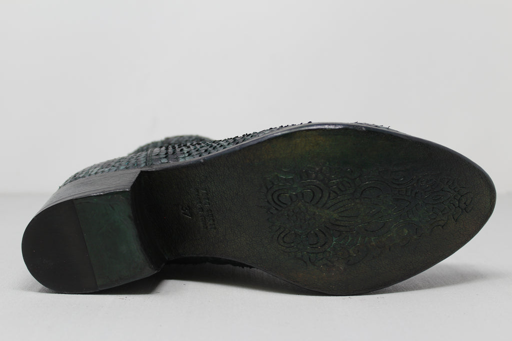 W6070 - SAMPLE - HUNDRED100®