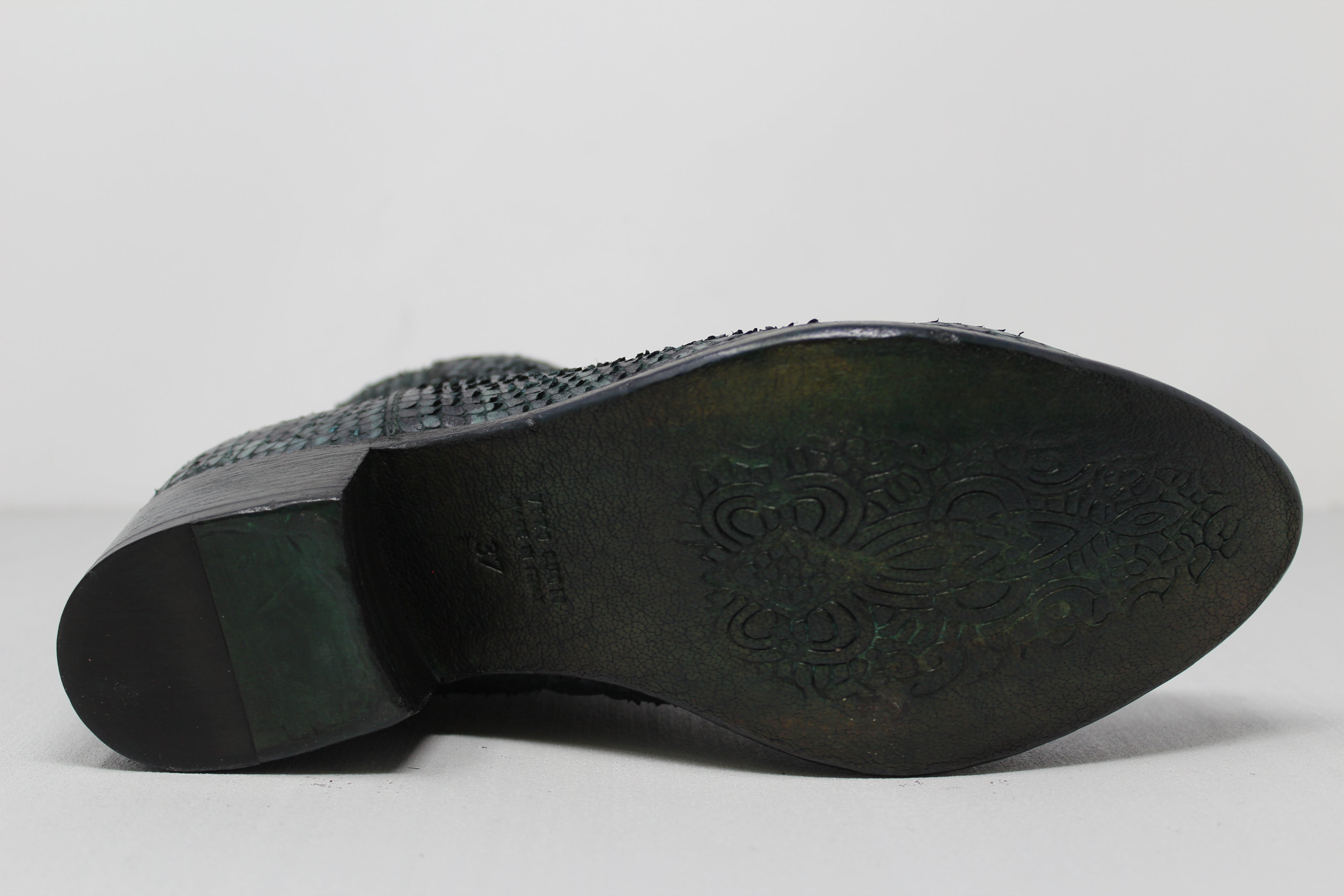 W6070 - SAMPLE - HUNDRED100®