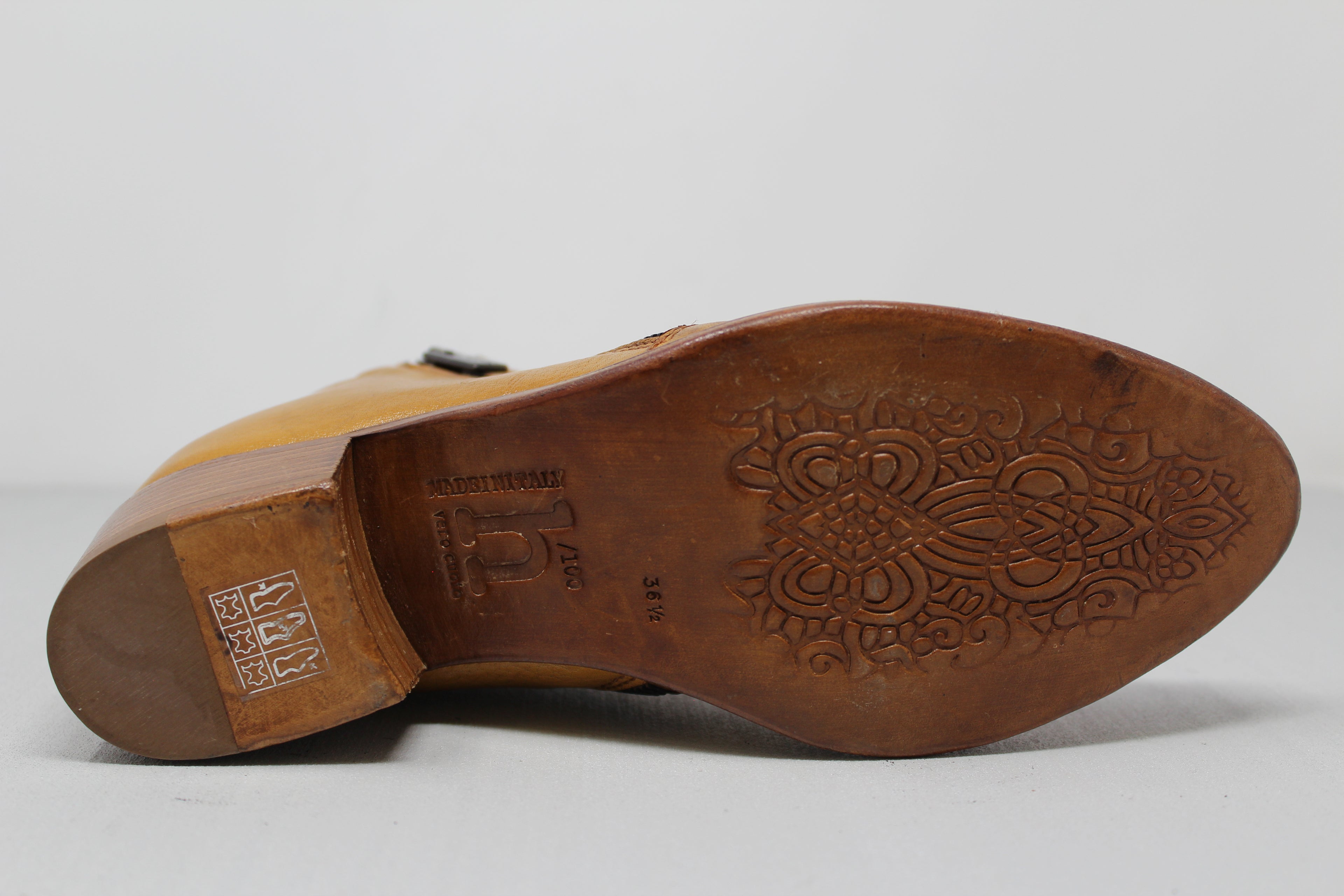 W6093 - SAMPLE - HUNDRED100®