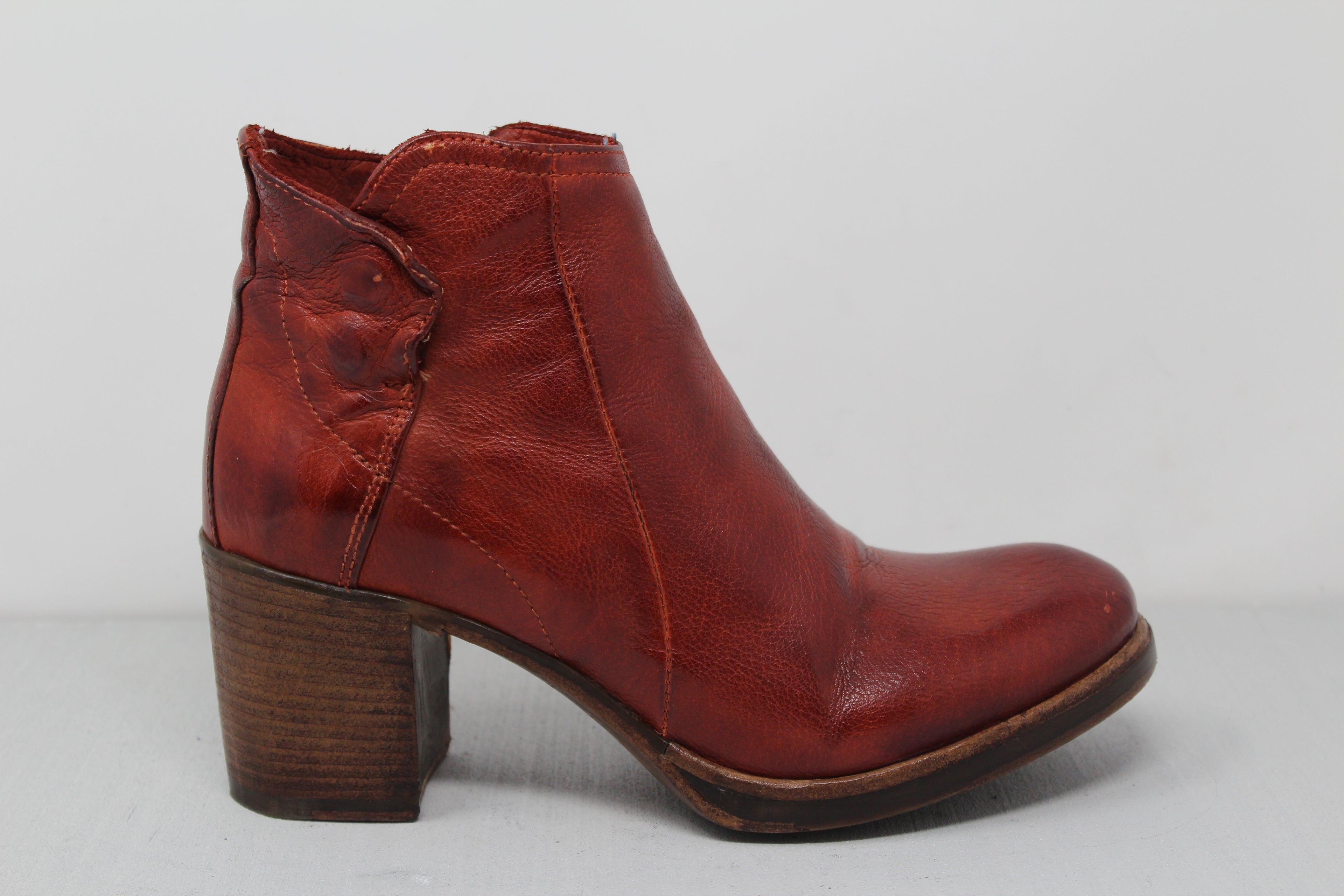 W6110 - SAMPLE - HUNDRED100®