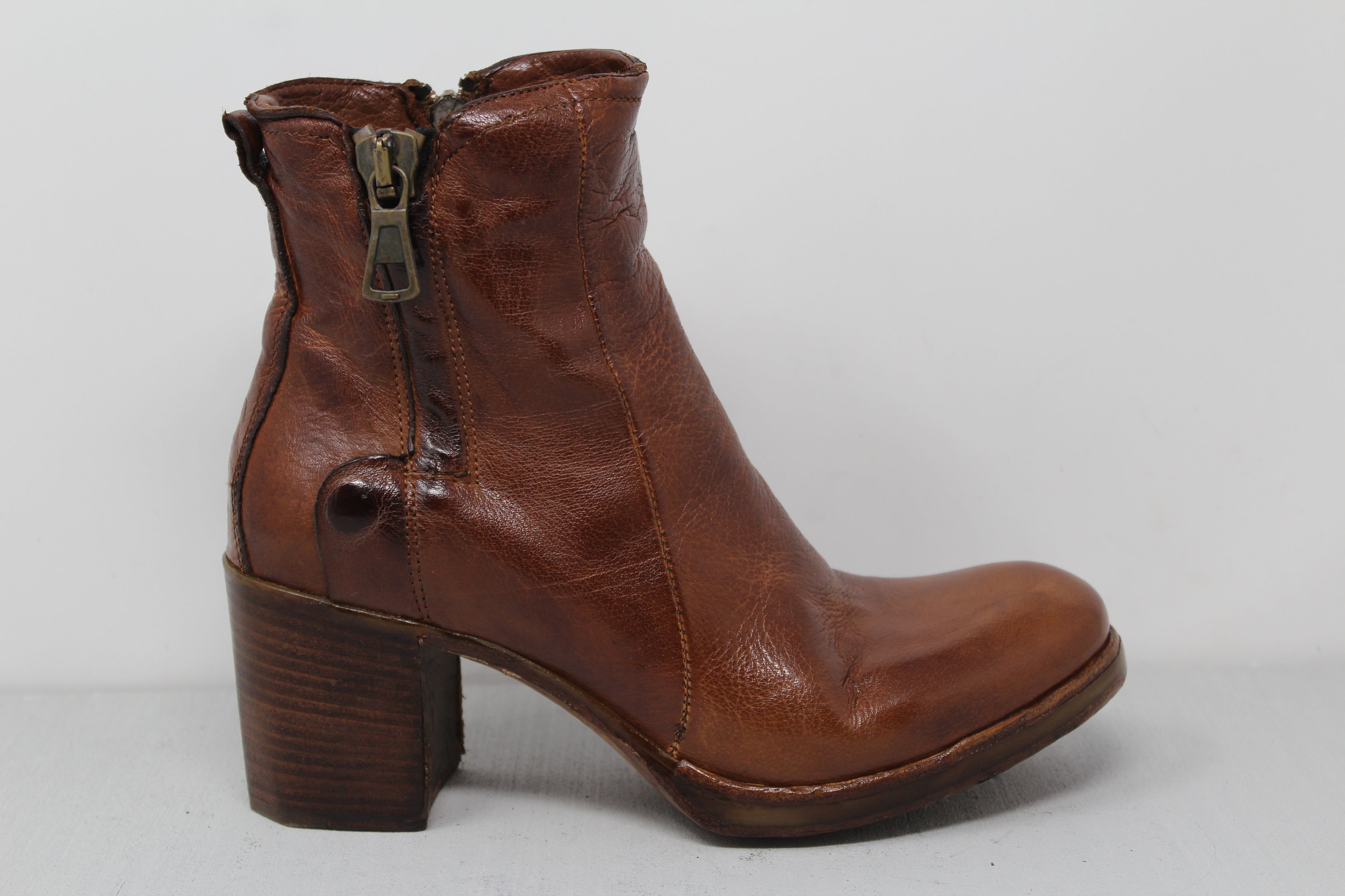 W6109 - SAMPLE - HUNDRED100®