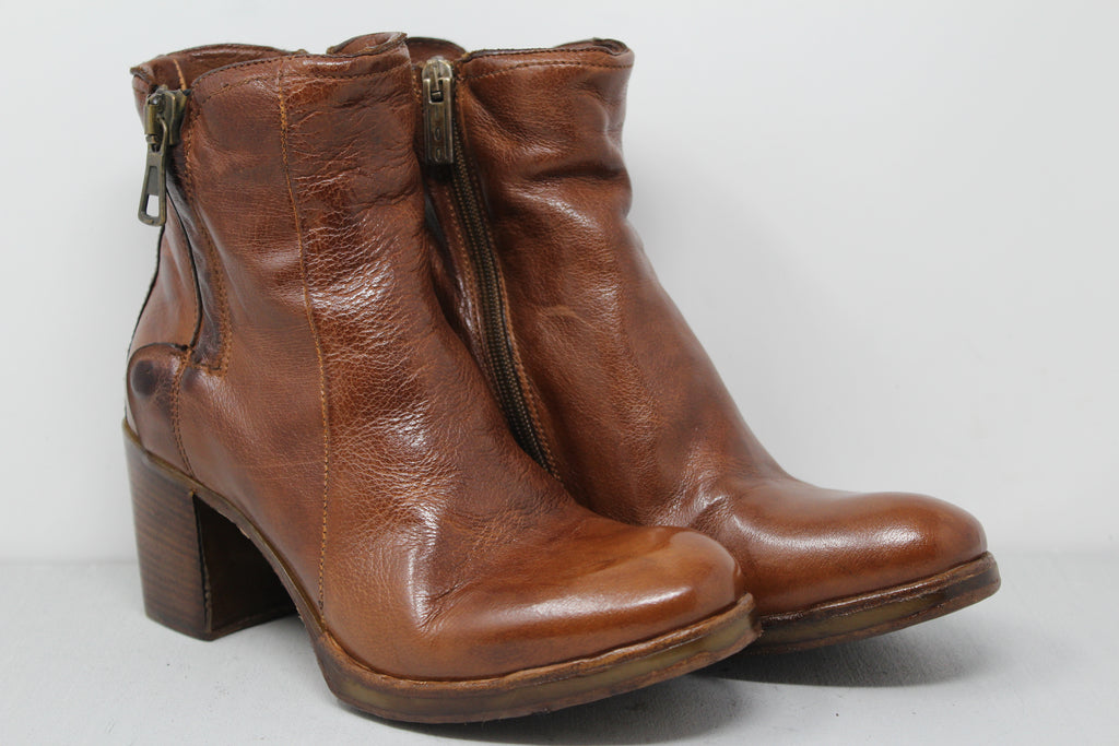 W6109 - SAMPLE - HUNDRED100®