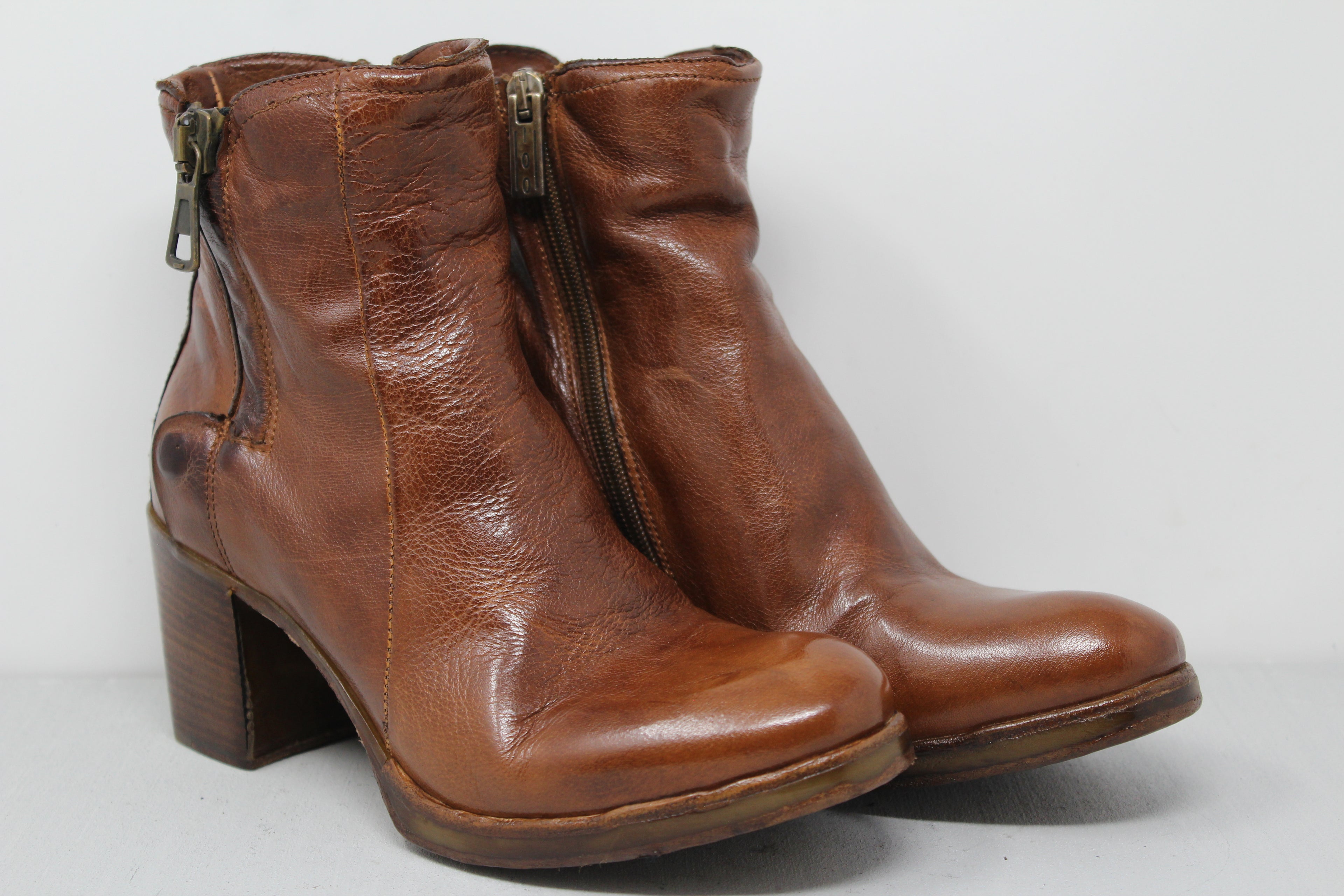 W6109 - SAMPLE - HUNDRED100®