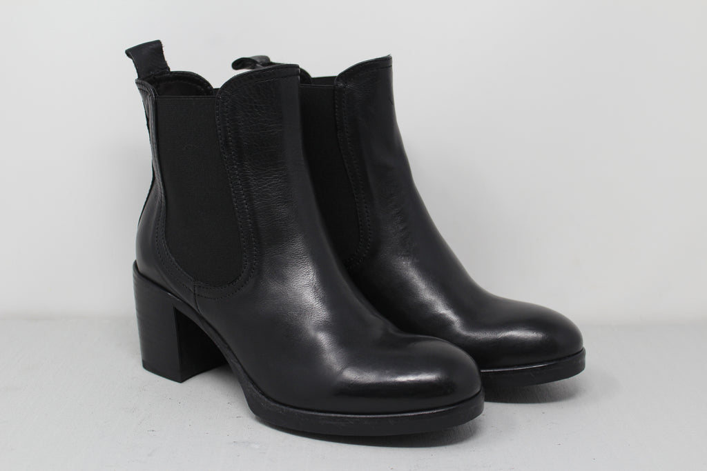 W6135 - SAMPLE - HUNDRED100®