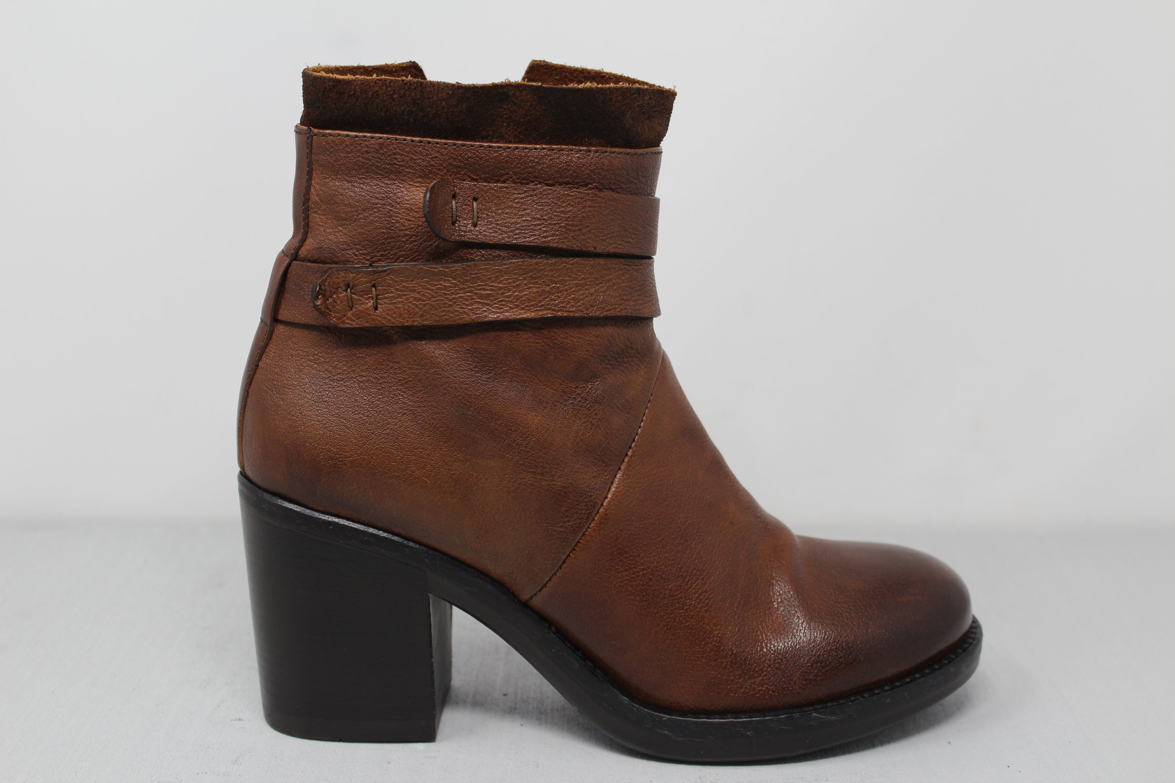 W6131 - SAMPLE - HUNDRED100®