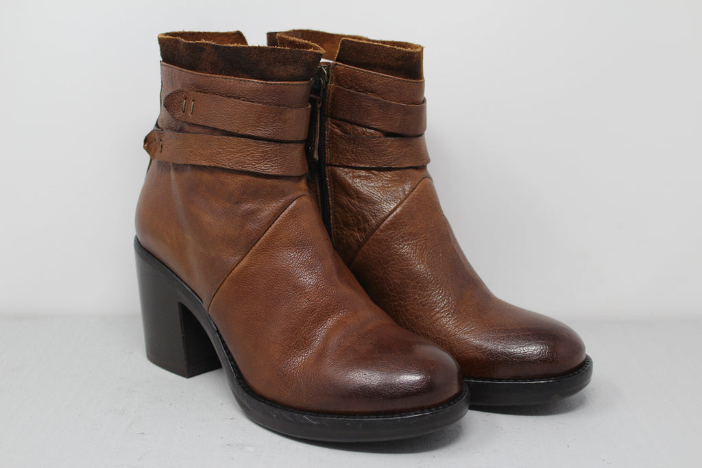 W6131 - SAMPLE - HUNDRED100®