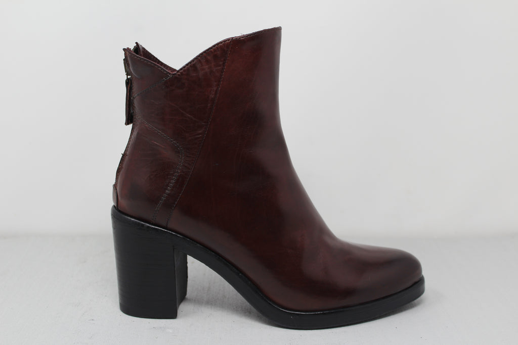 W6127 - SAMPLE - HUNDRED100®