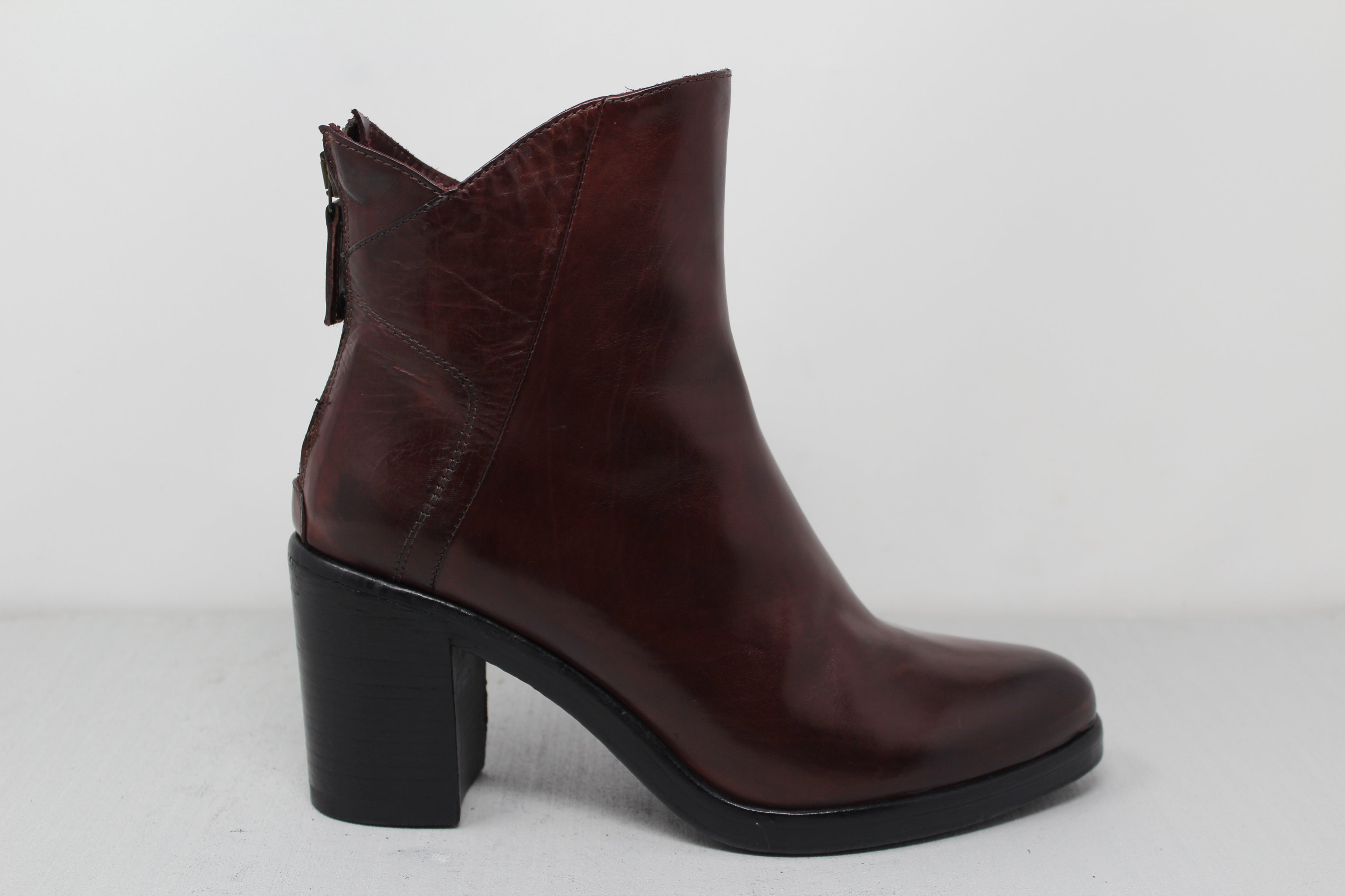 W6127 - SAMPLE - HUNDRED100®