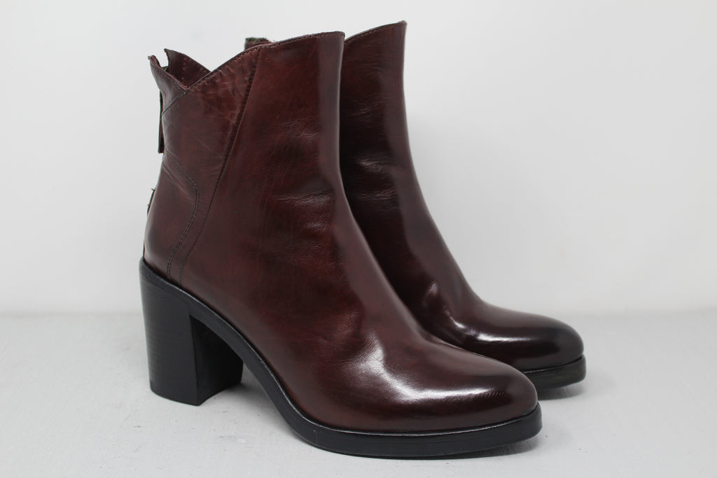 W6127 - SAMPLE - HUNDRED100®