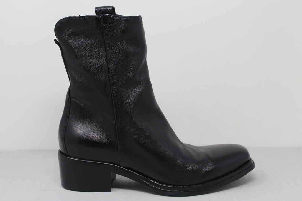 Profile Examples English W6154 - SAMPLE - HUNDRED100®