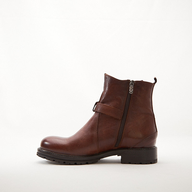 AILA - Stivaletto in pelle di bufalo con fibbia ornamentale - HUNDRED100®