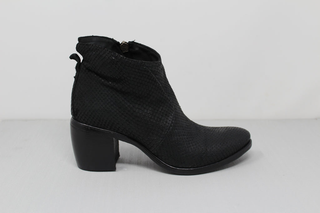 W6004 - SAMPLE - HUNDRED100®