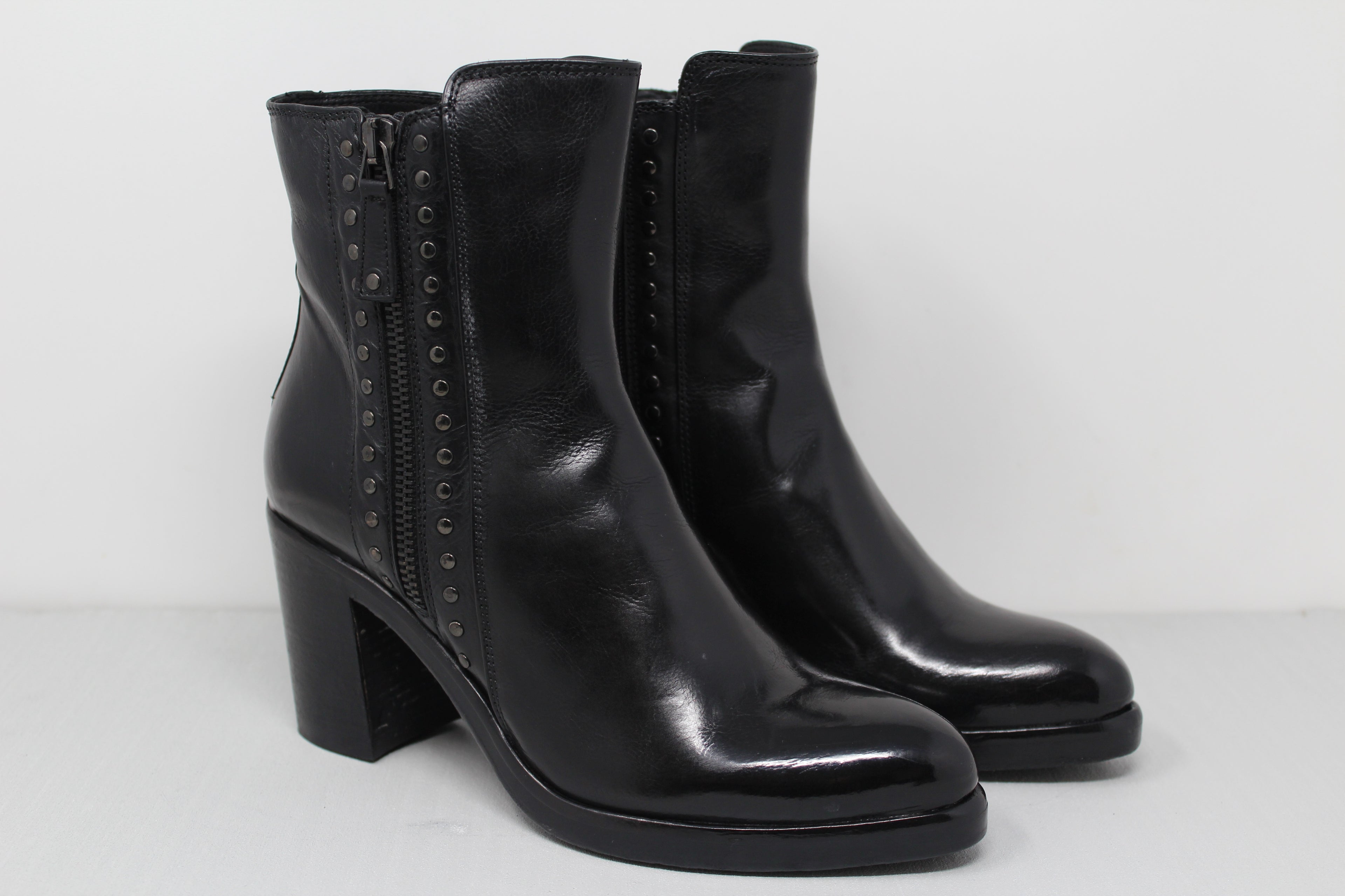 W6011 - SAMPLE - HUNDRED100®