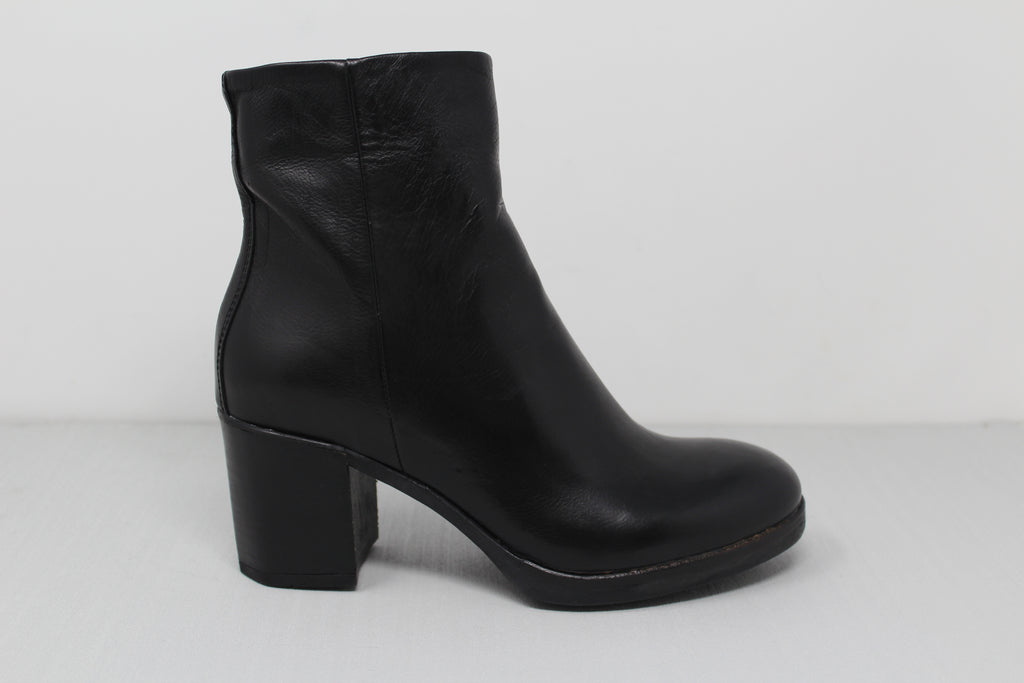 W6012 - SAMPLE - HUNDRED100®