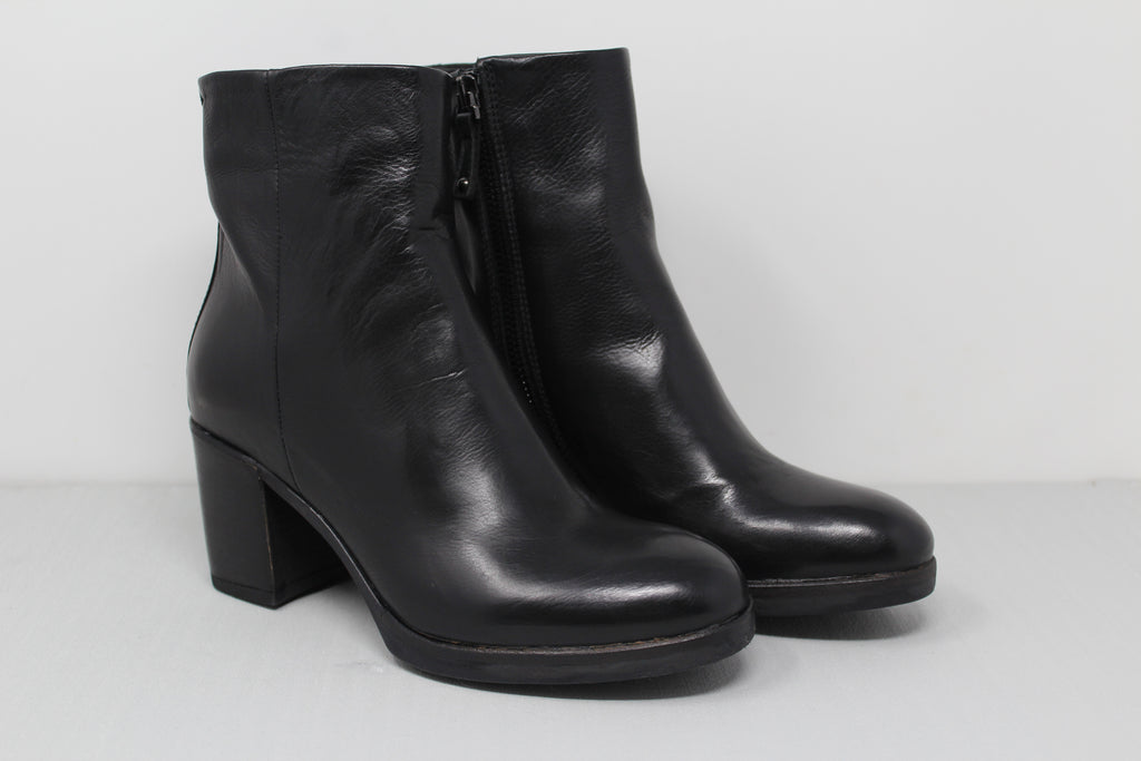 W6012 - SAMPLE - HUNDRED100®