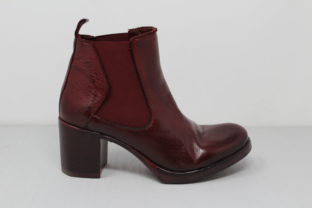 W6026 - SAMPLE - HUNDRED100®