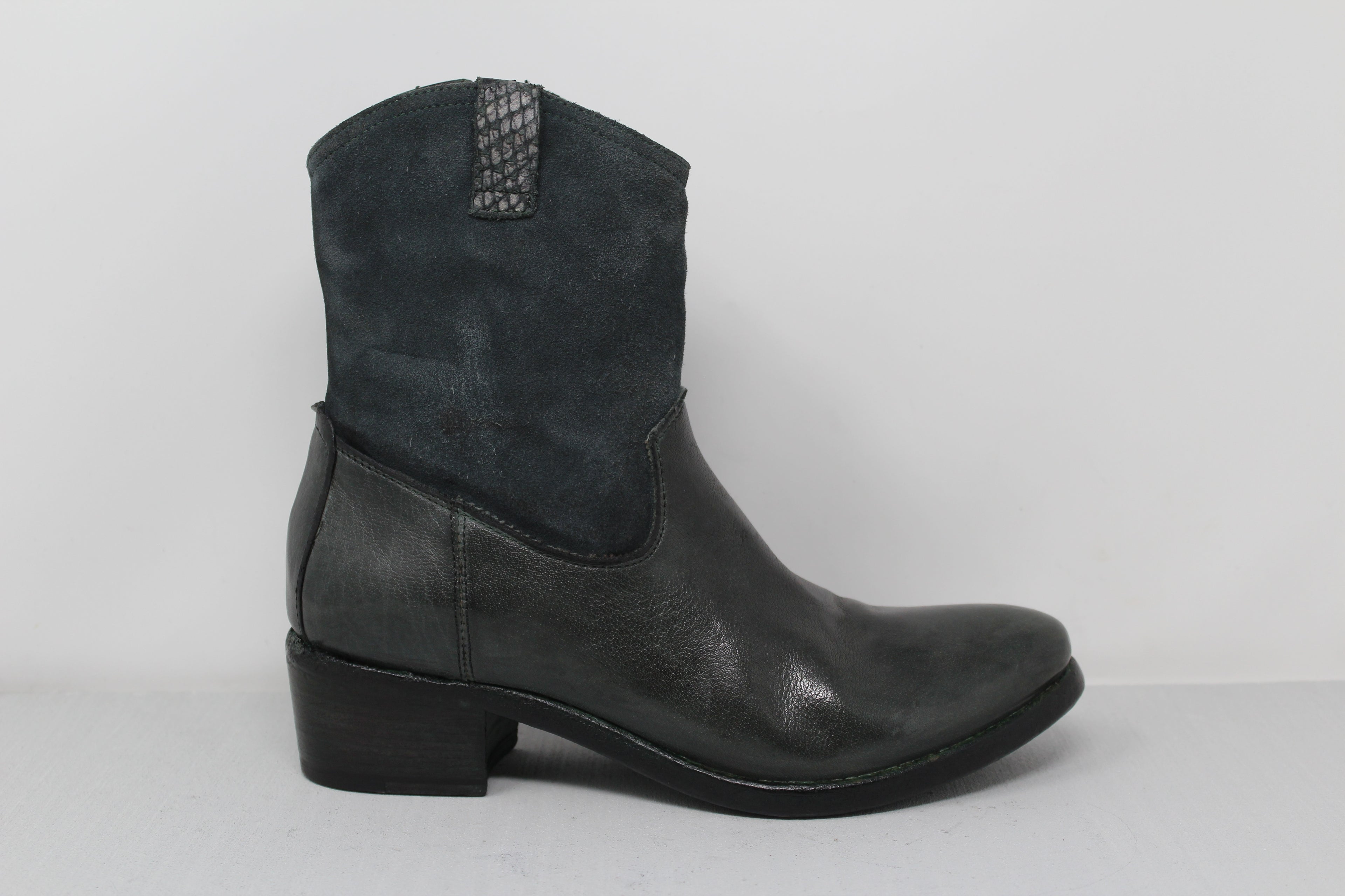 W6049 - SAMPLE - HUNDRED100®