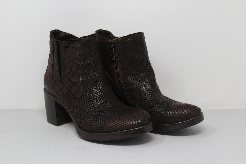 W6063 - SAMPLE - HUNDRED100®