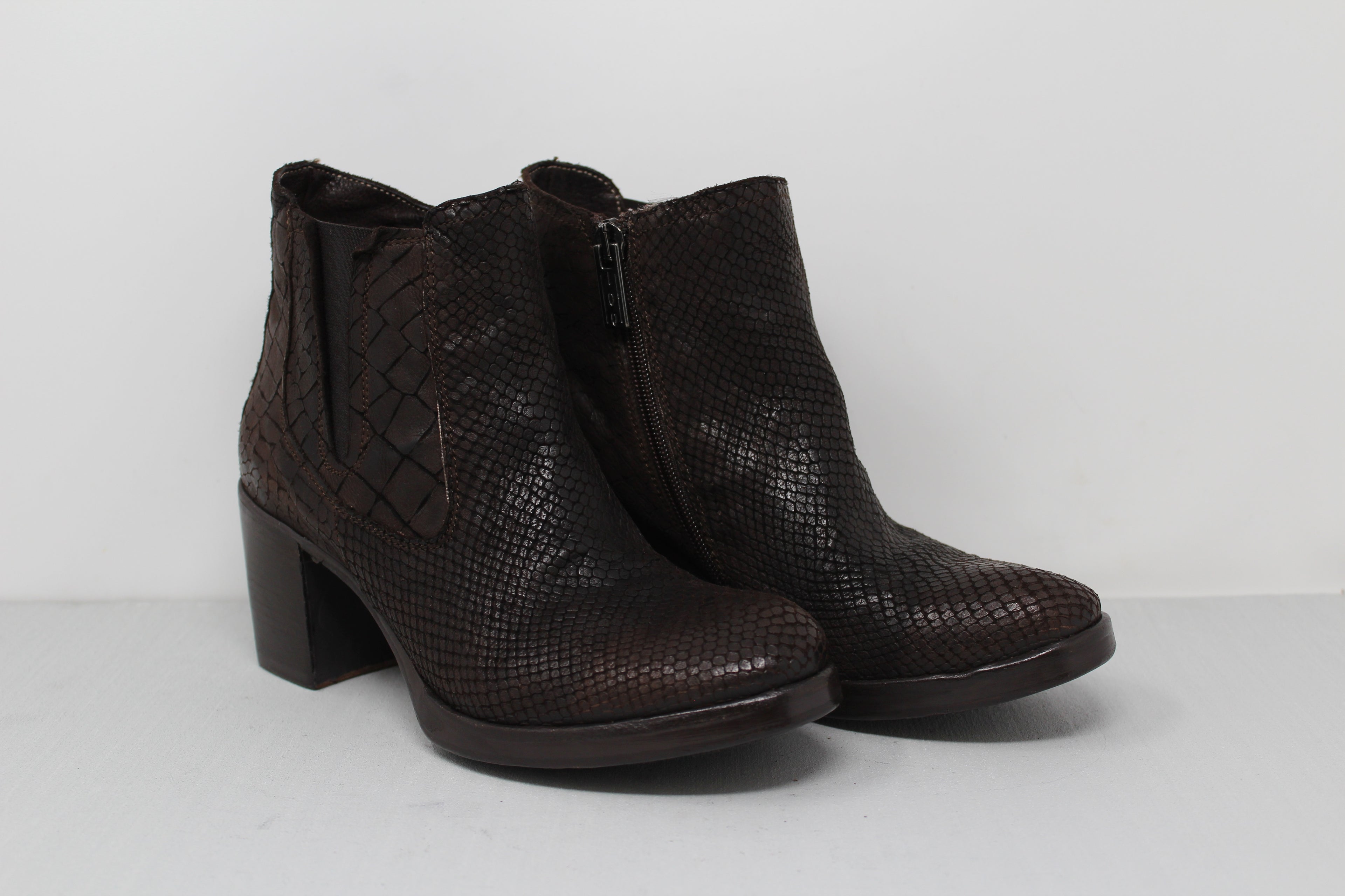 W6063 - SAMPLE - HUNDRED100®