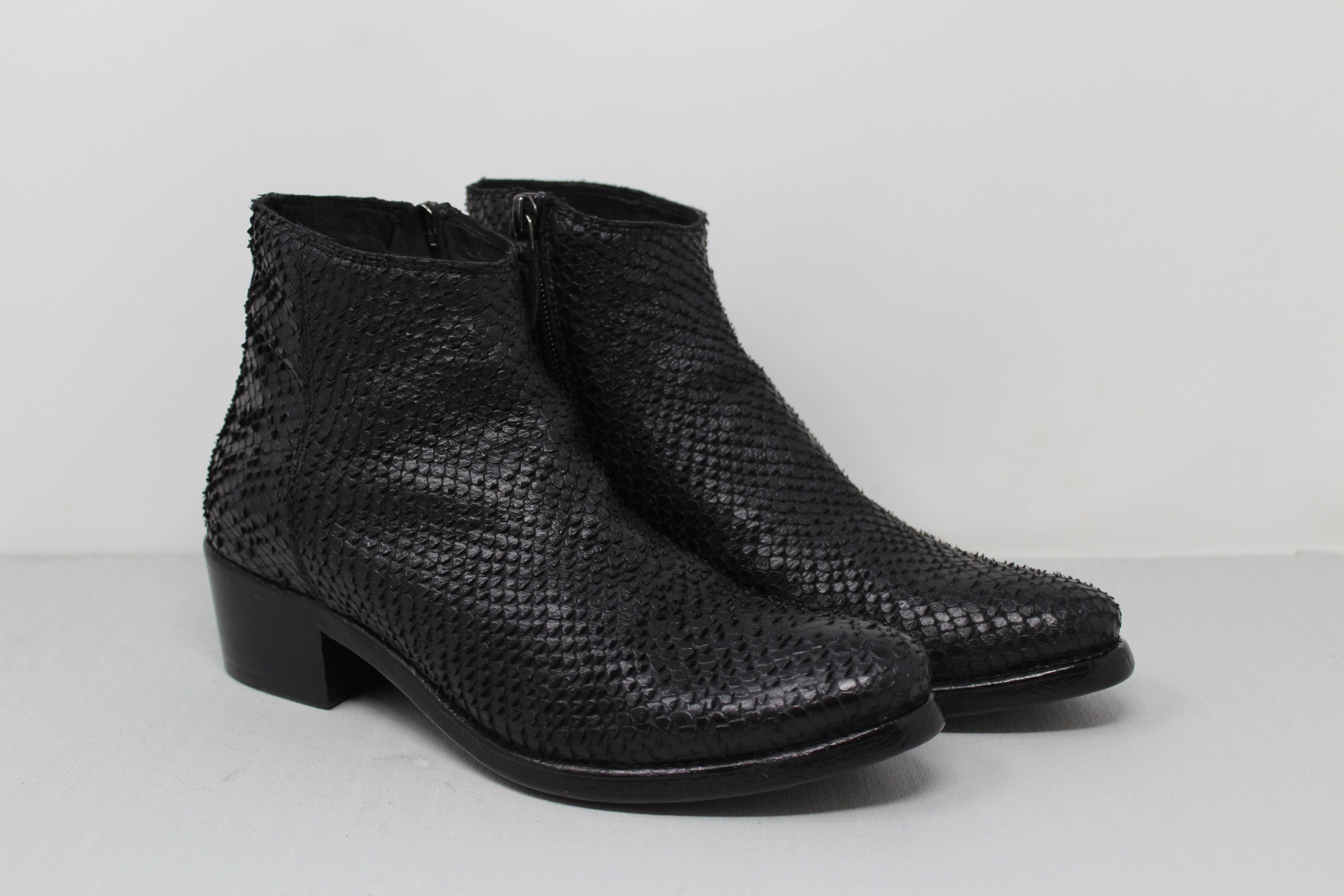 W6070 - SAMPLE - HUNDRED100®