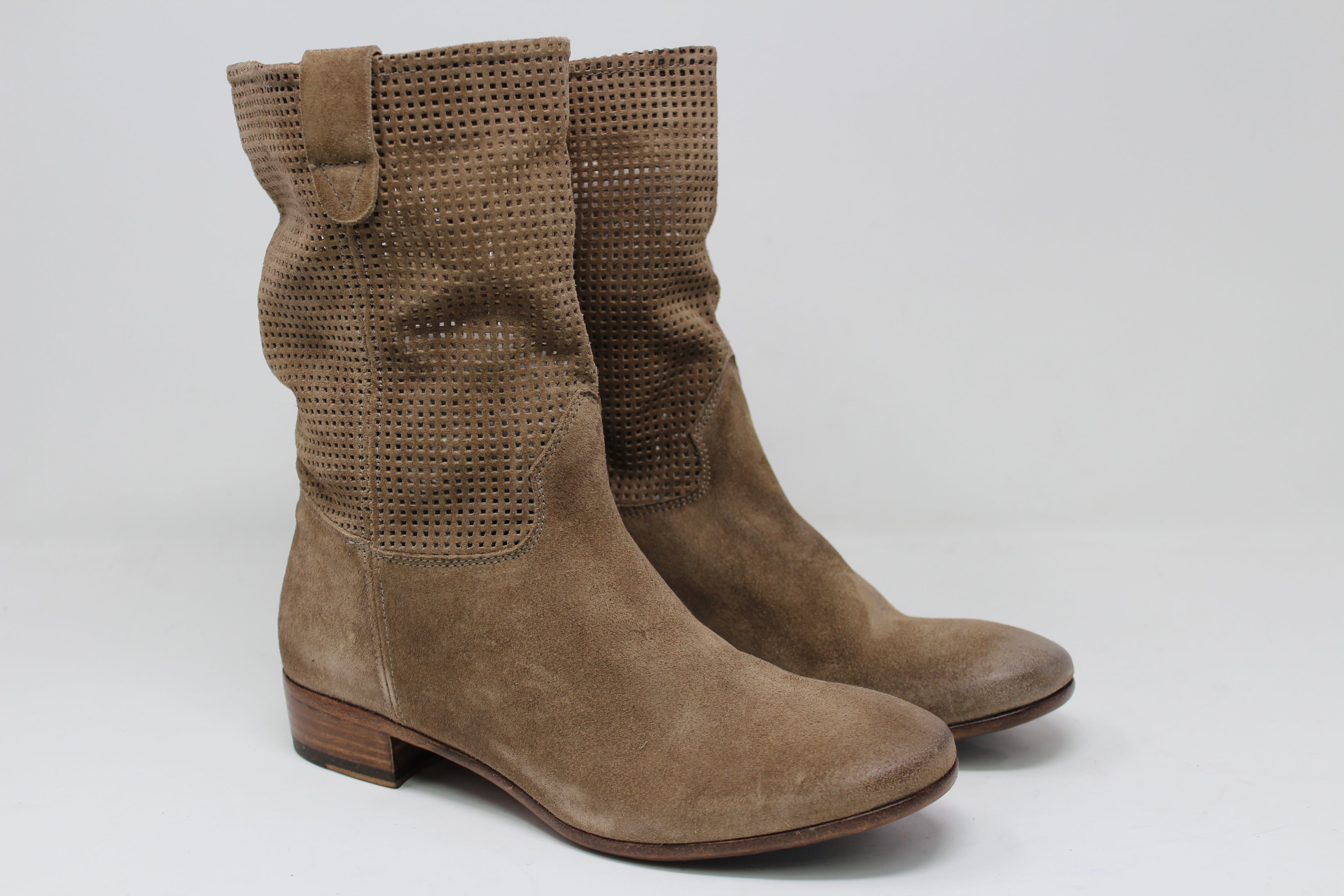 W7012 - SAMPLE - HUNDRED100®