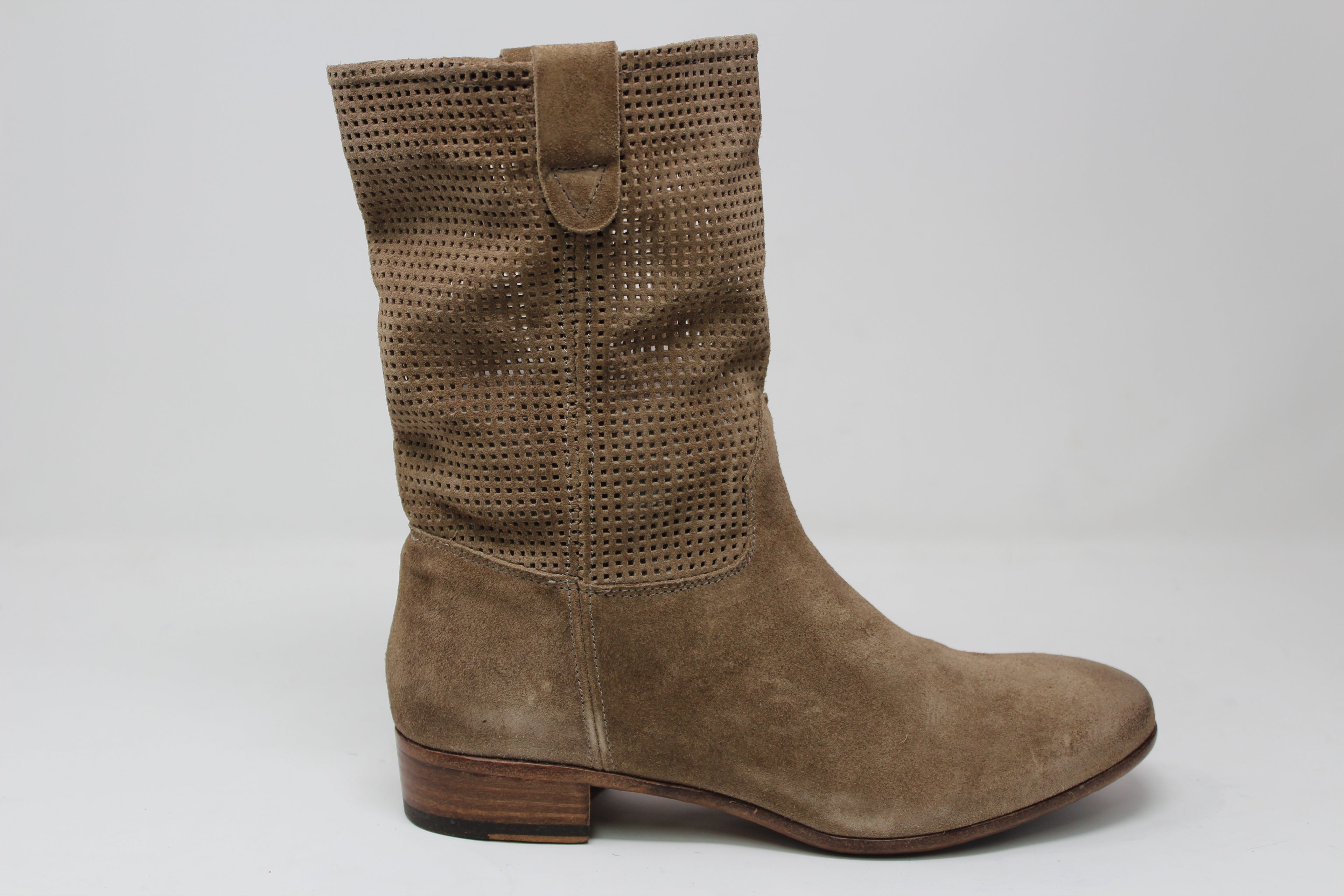 W7012 - SAMPLE - HUNDRED100®