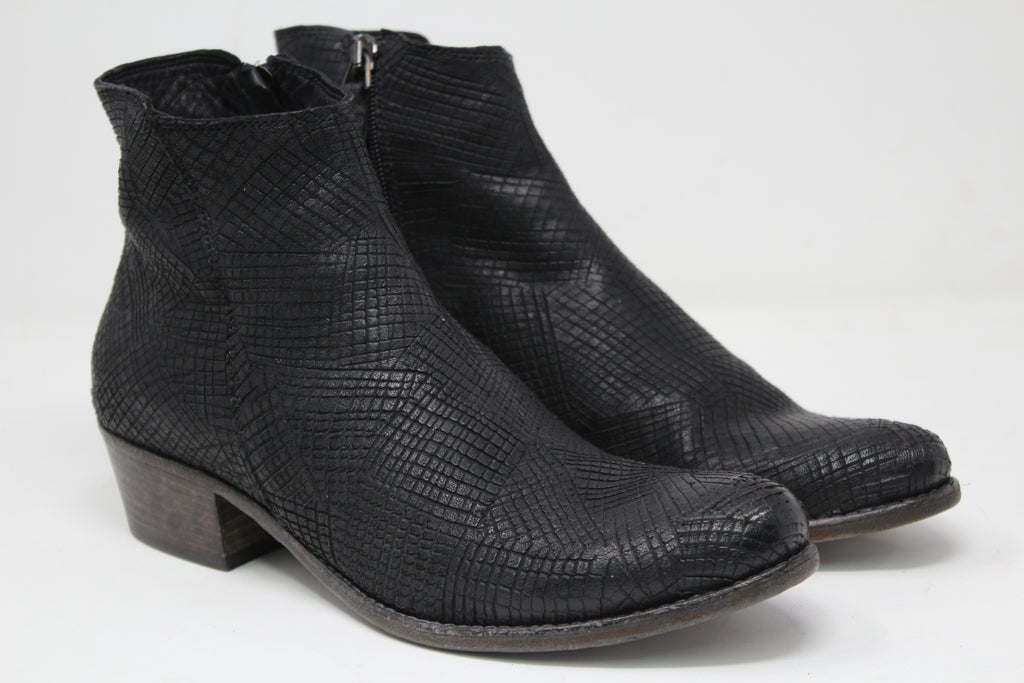 W7013 - SAMPLE - HUNDRED100®