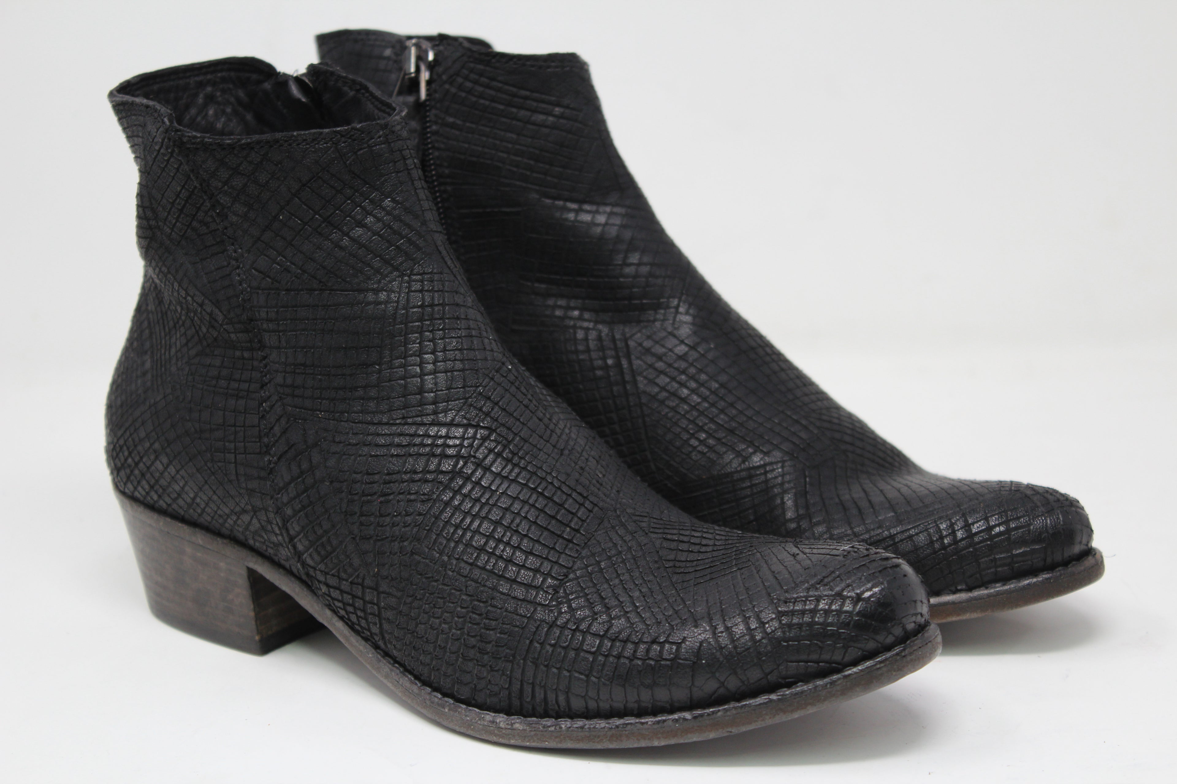 W7013 - SAMPLE - HUNDRED100®