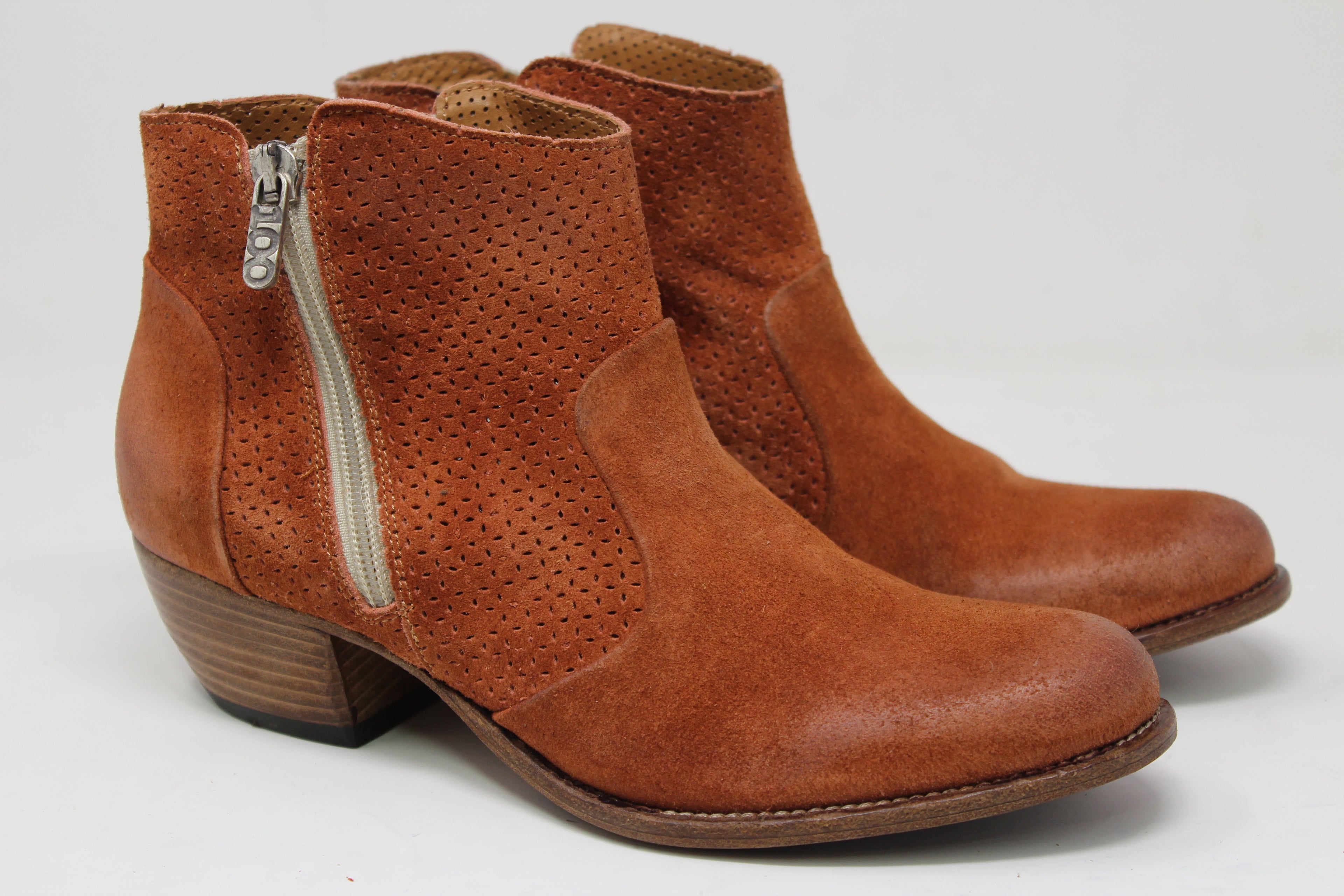 W7015 - SAMPLE - HUNDRED100®