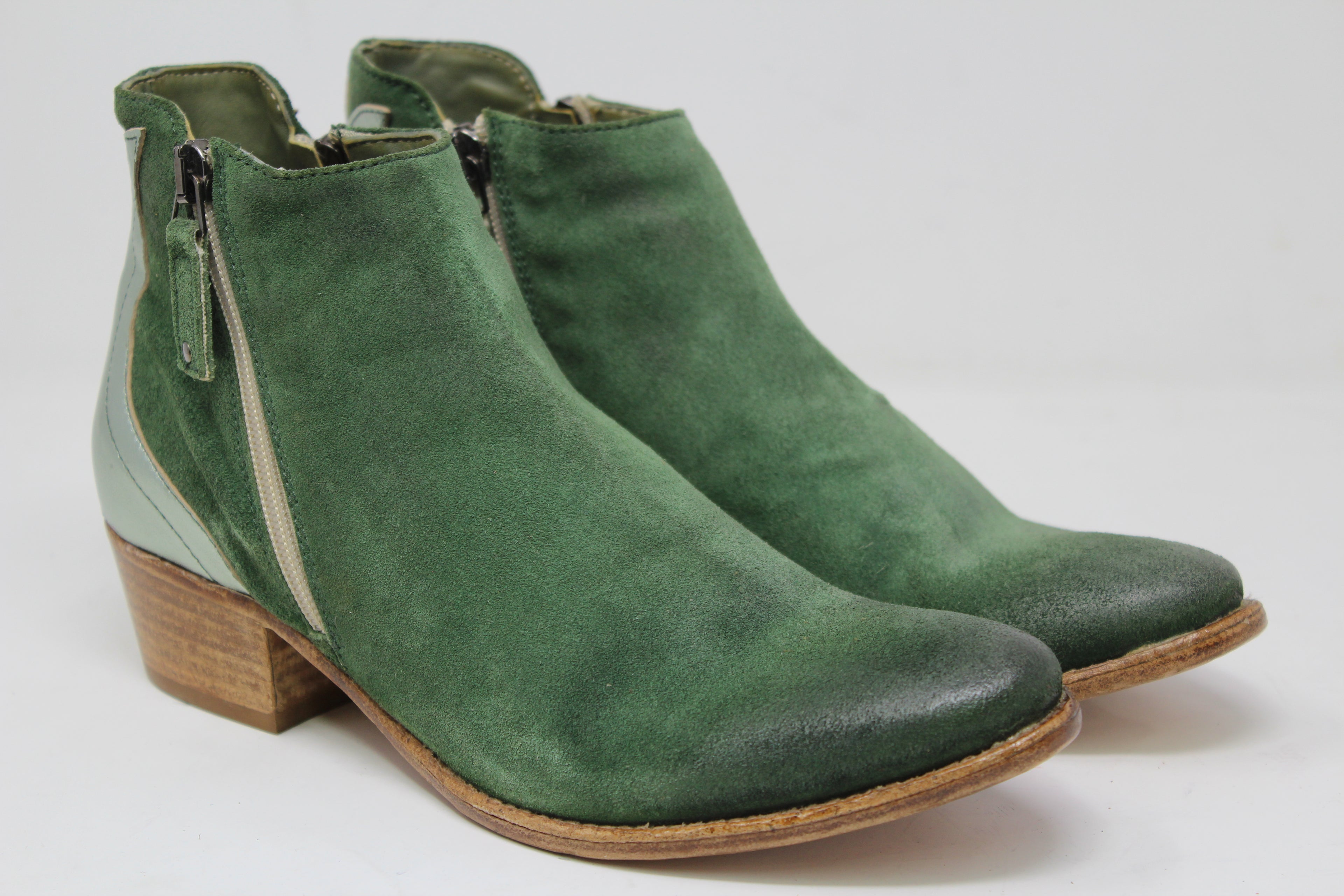 W7016 - SAMPLE - HUNDRED100®