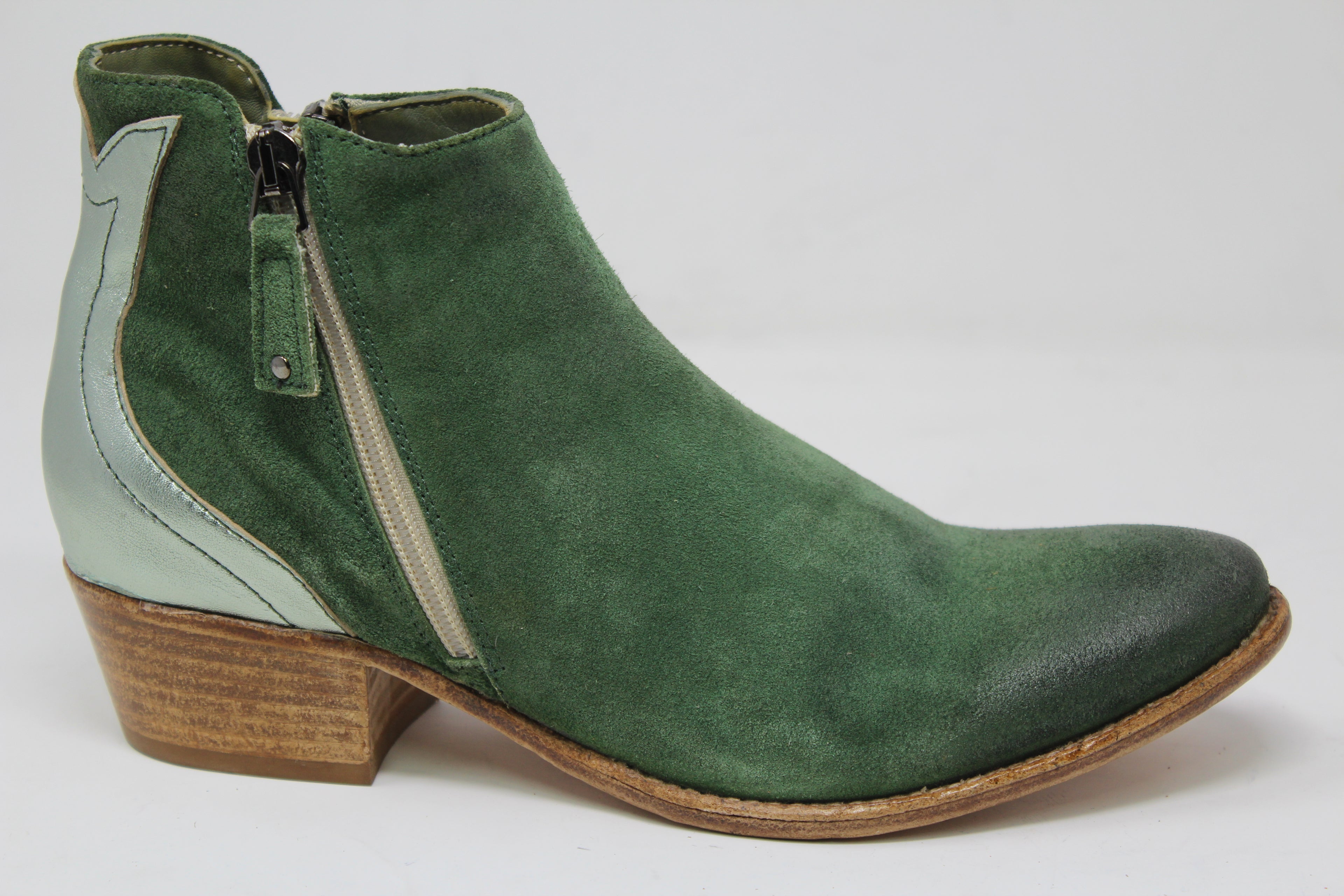 W7016 - SAMPLE - HUNDRED100®