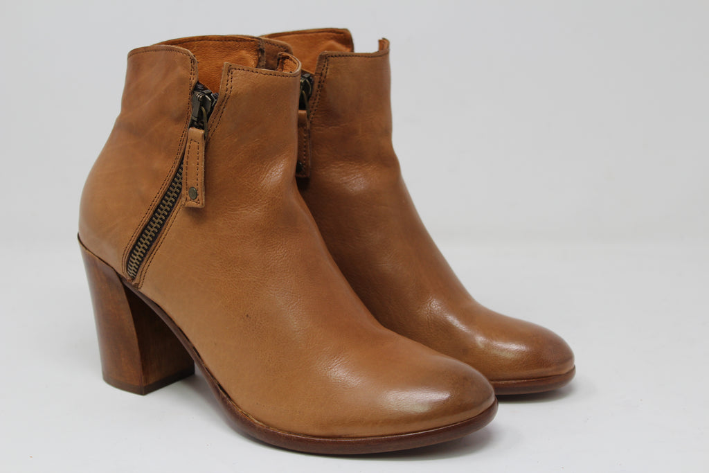 W7019 - SAMPLE - HUNDRED100®