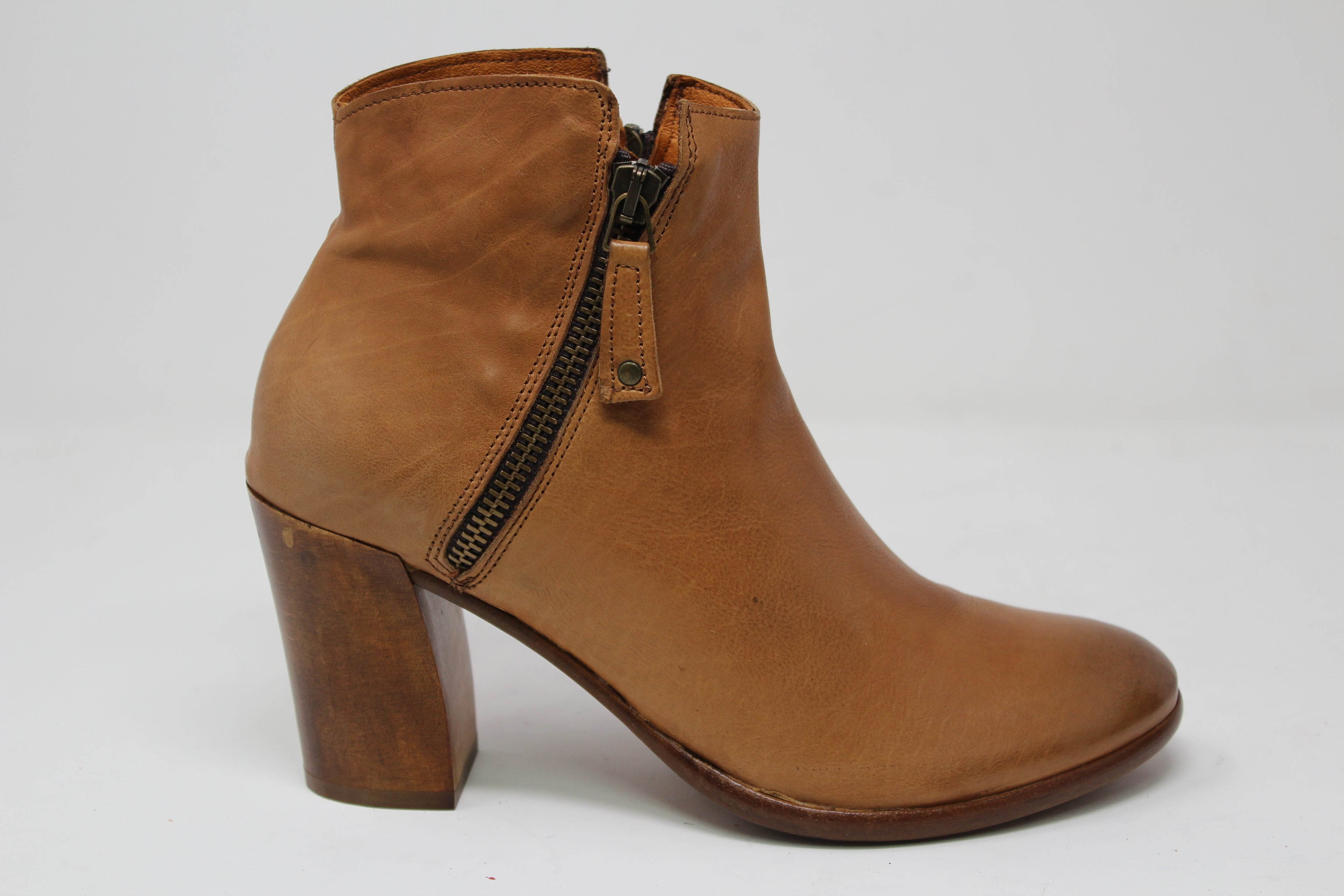 W7019 - SAMPLE - HUNDRED100®