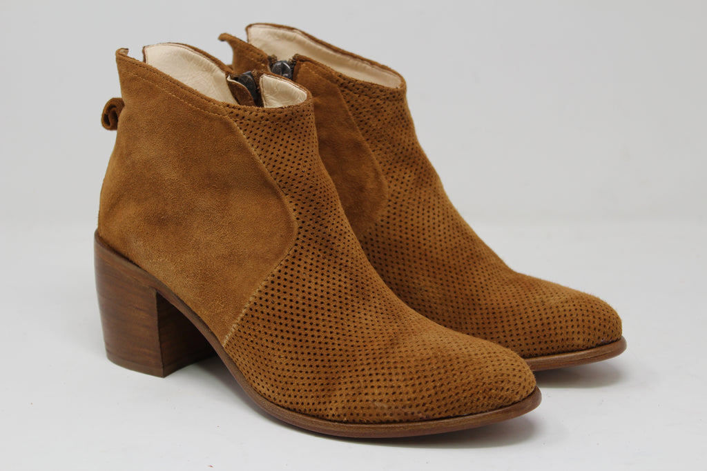 W7022 - SAMPLE - HUNDRED100®