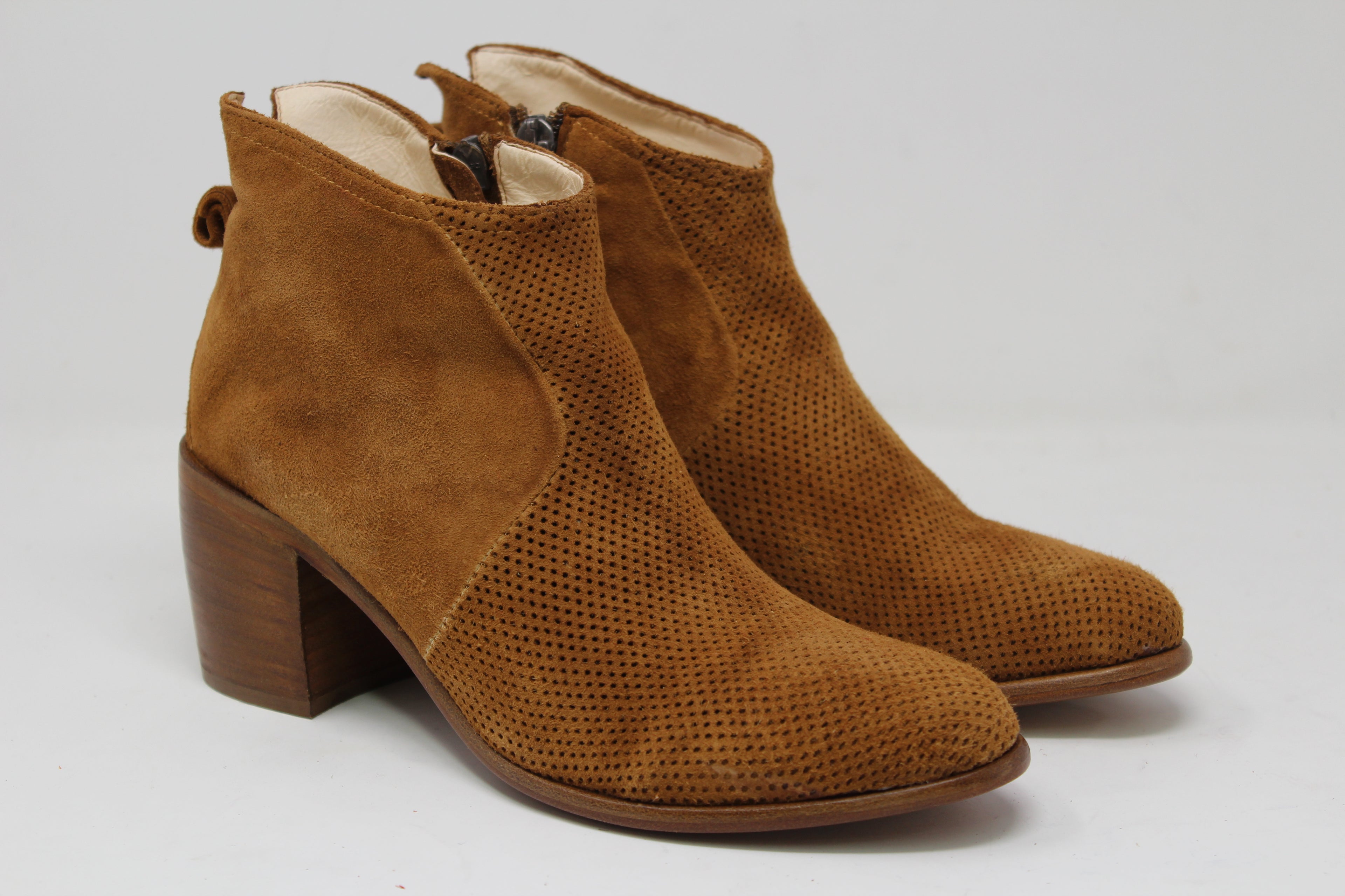 W7022 - SAMPLE - HUNDRED100®