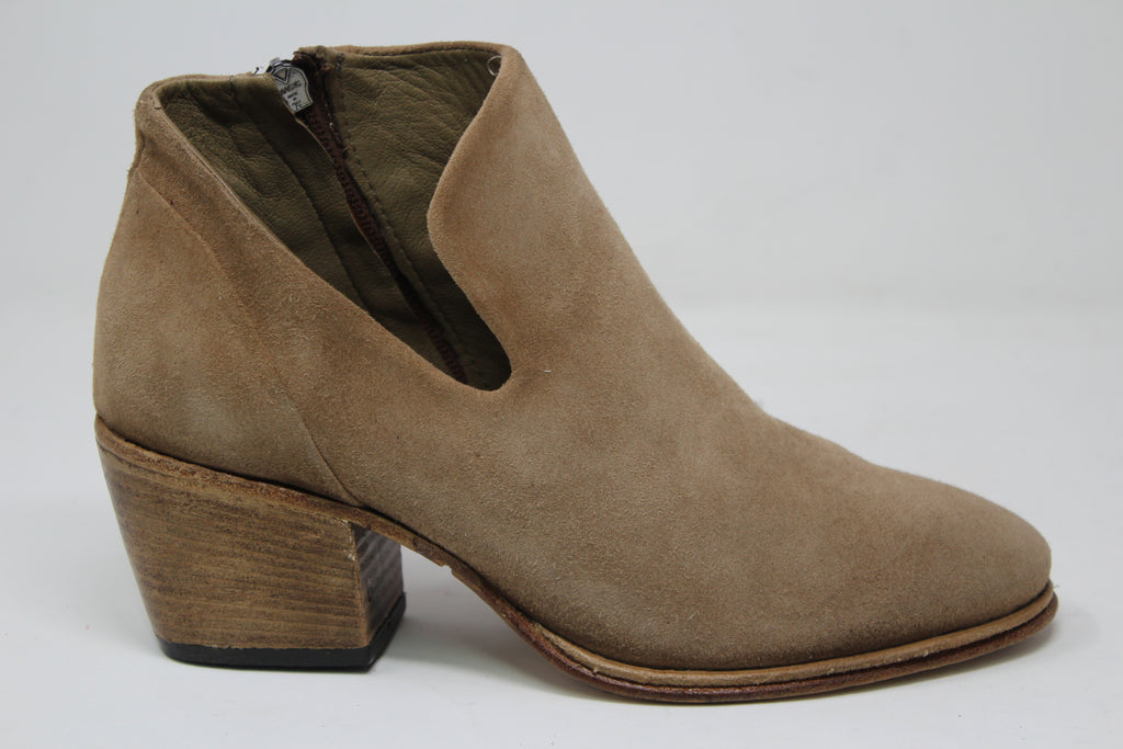 W7024 - SAMPLE - HUNDRED100®