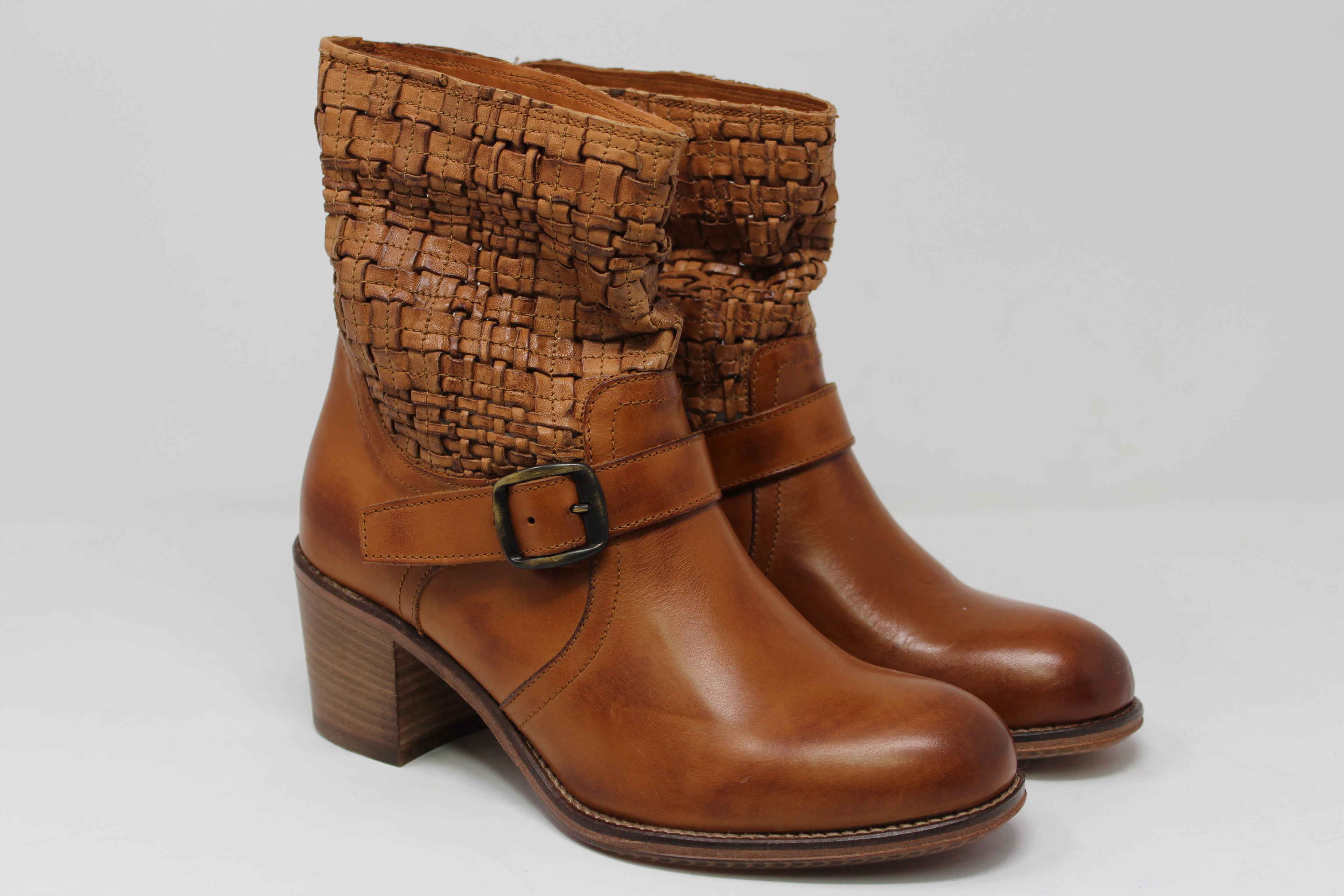 W7029 - SAMPLE - HUNDRED100®