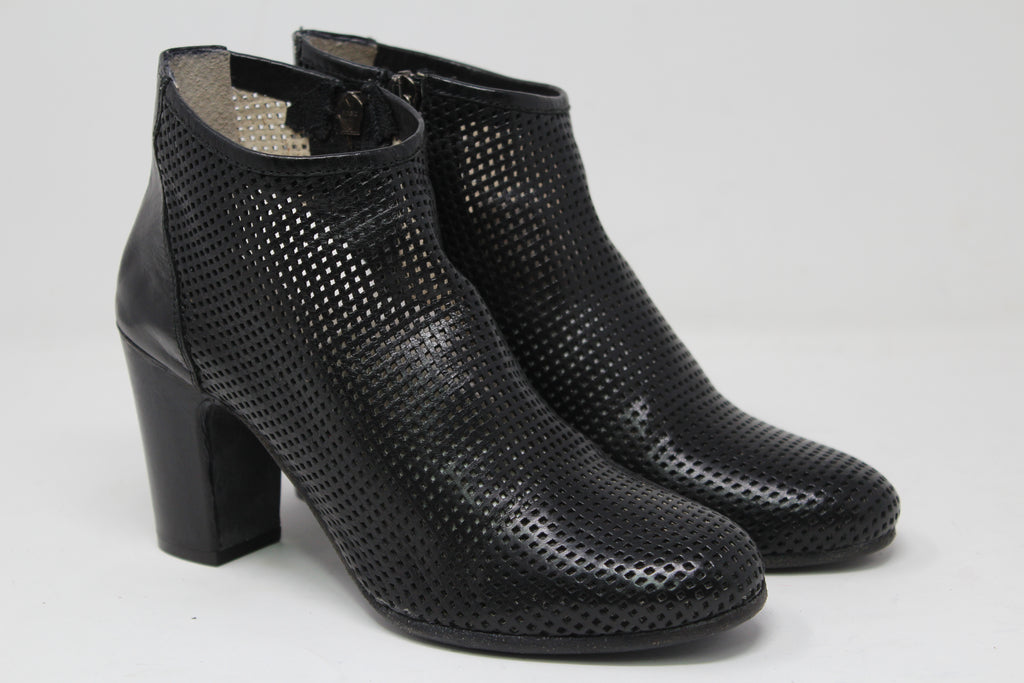 W7033 - SAMPLE - HUNDRED100®