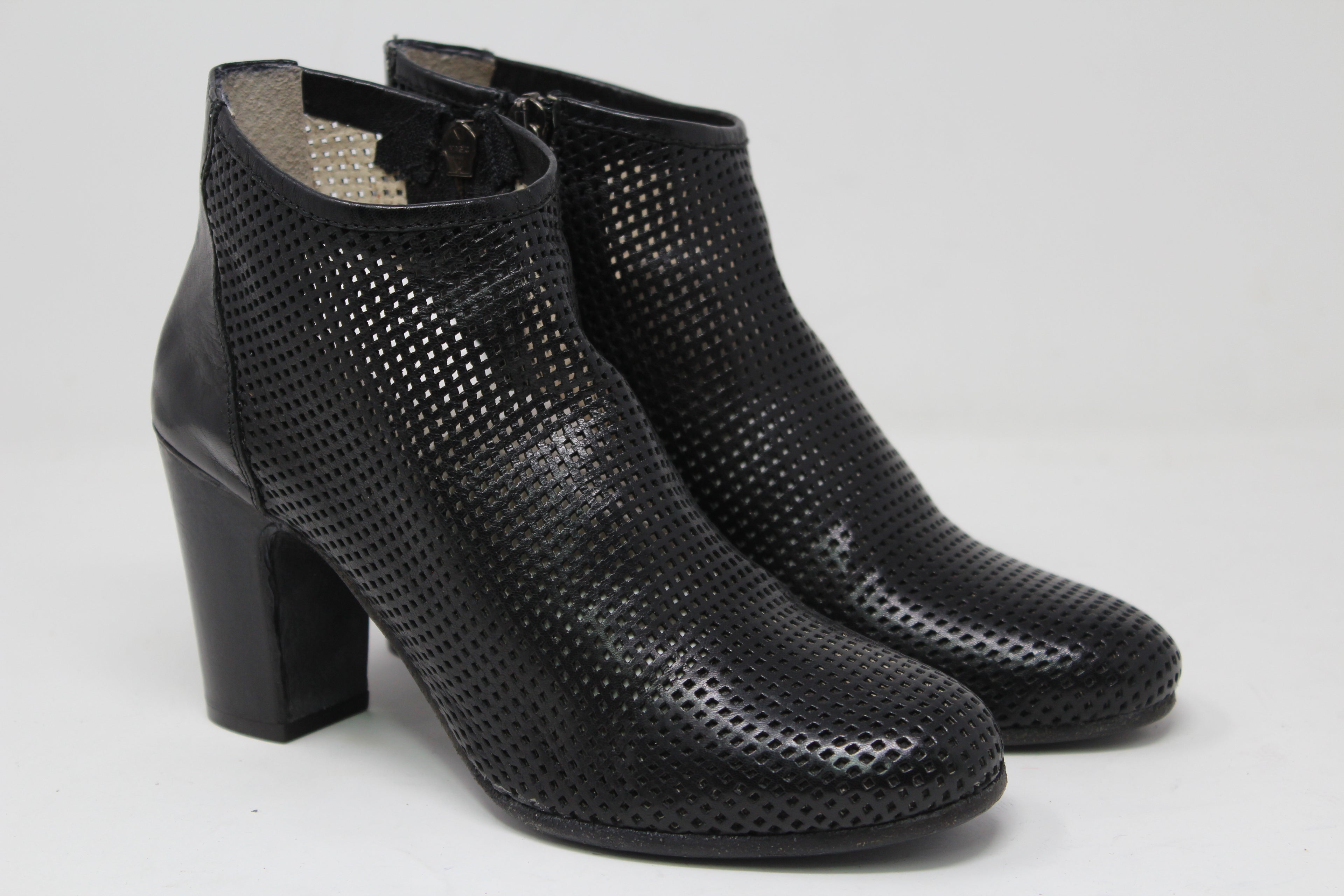 W7033 - SAMPLE - HUNDRED100®