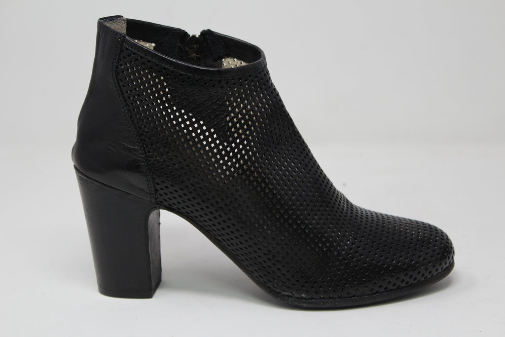 W7033 - SAMPLE - HUNDRED100®