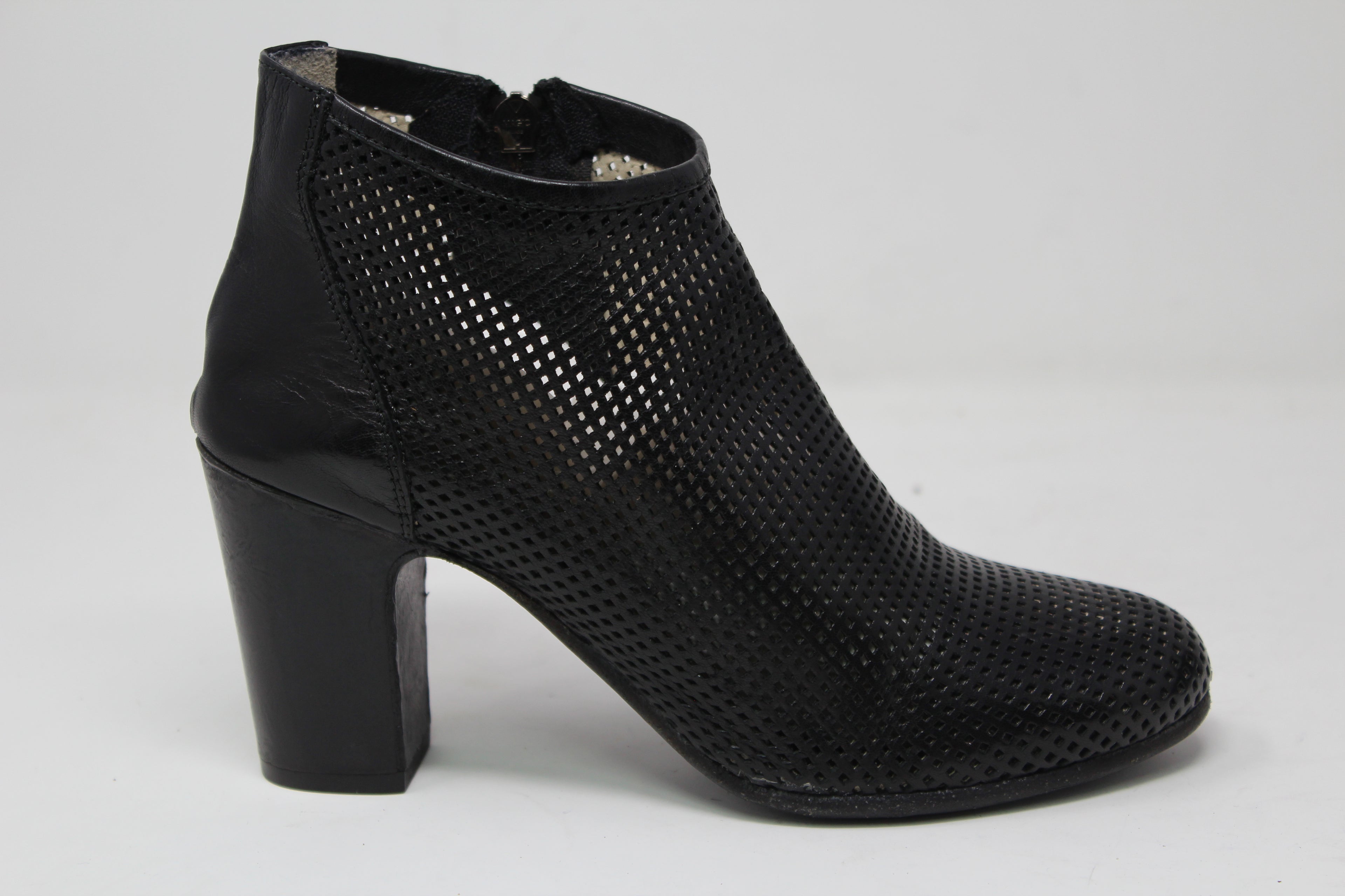 W7033 - SAMPLE - HUNDRED100®