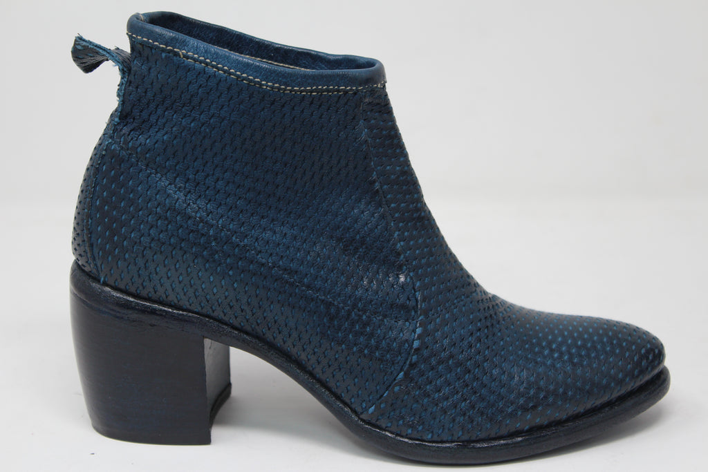 W7034 - SAMPLE - HUNDRED100®