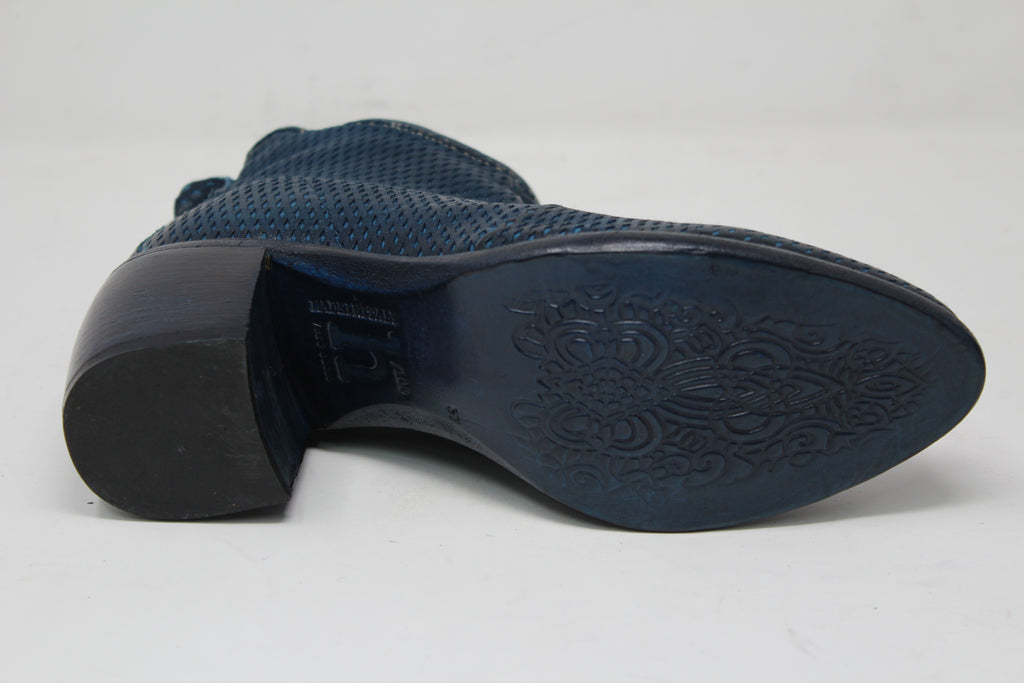 W7034 - SAMPLE - HUNDRED100®