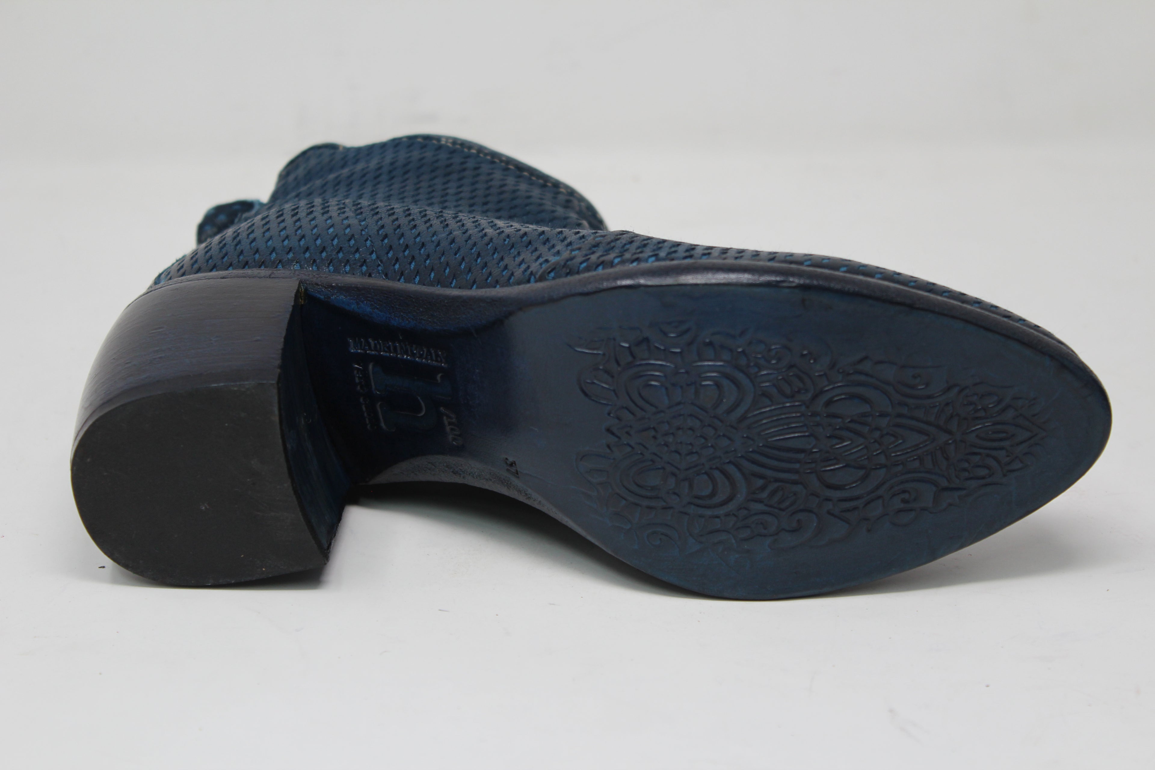 W7034 - SAMPLE - HUNDRED100®