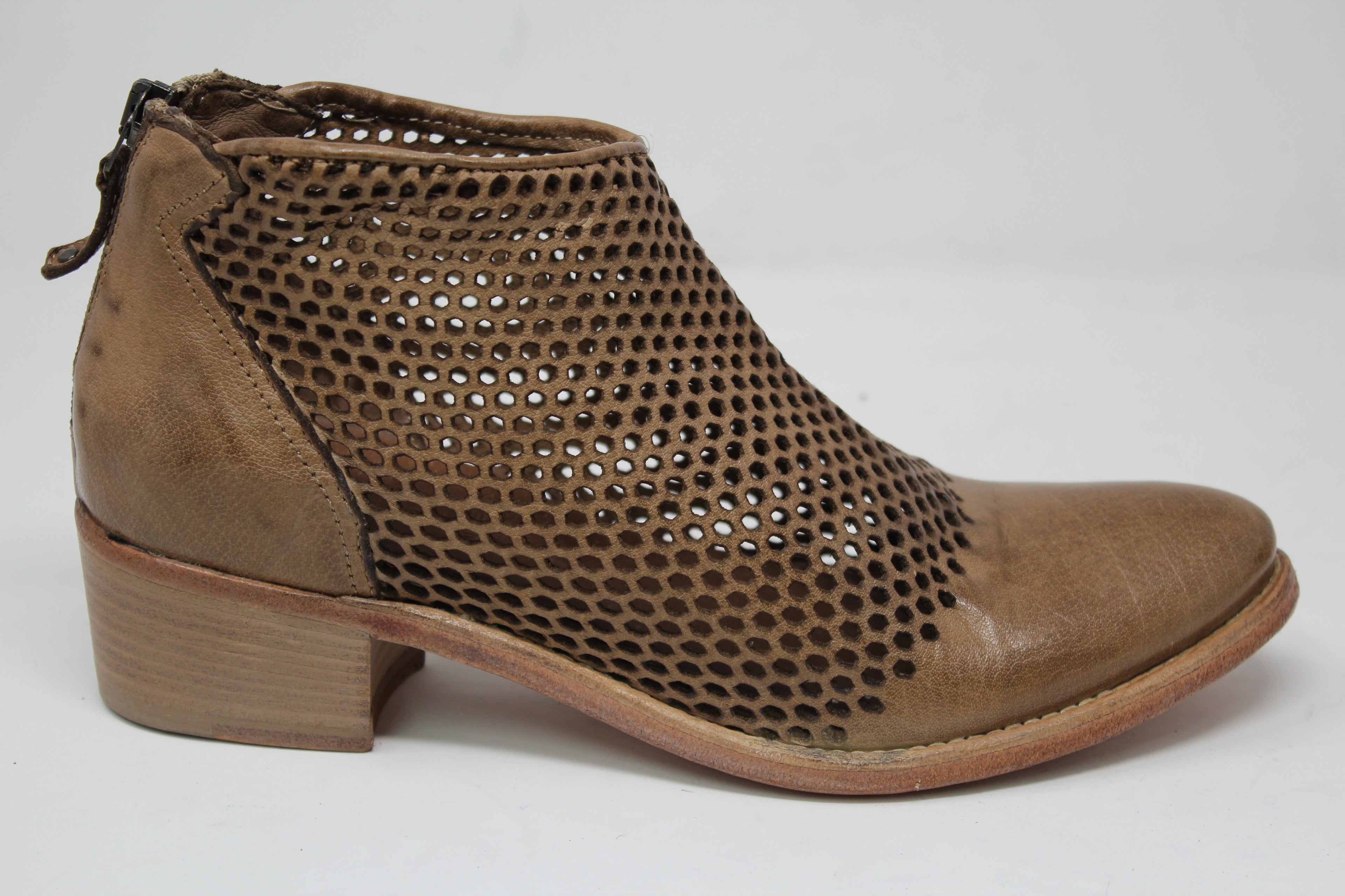 W7035 - SAMPLE - HUNDRED100®