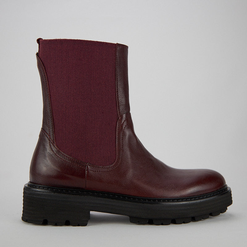ARMOR - Women's Chelsea Boot in Bordeaux Vegetable Buffalo - HUNDRED100®