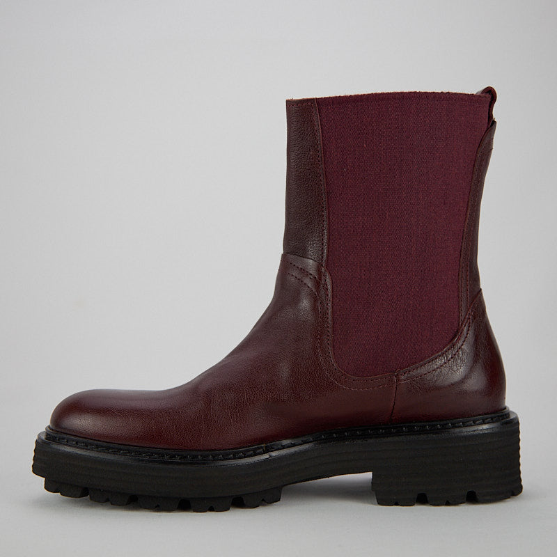 ARMOR - Women's Chelsea Boot in Bordeaux Vegetable Buffalo - HUNDRED100®