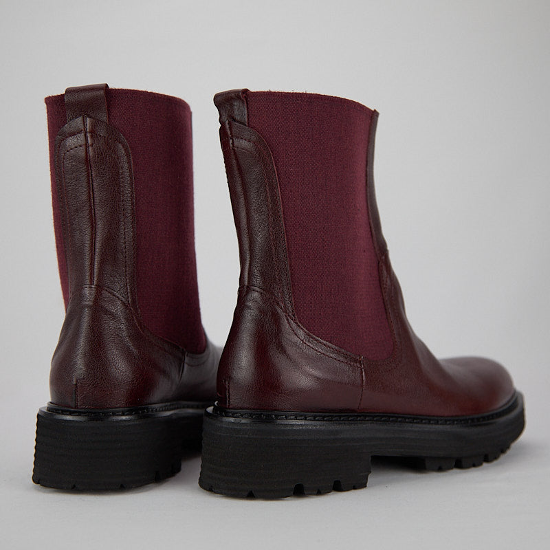 ARMOR - Women's Chelsea Boot in Bordeaux Vegetable Buffalo - HUNDRED100®