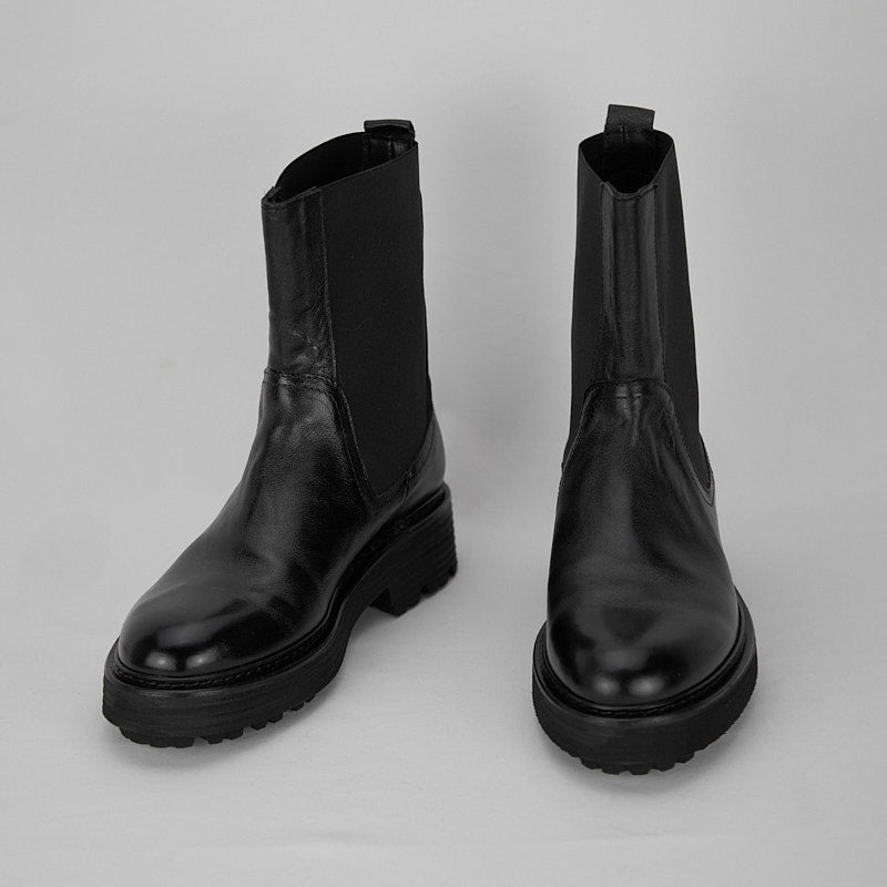 BLACK ARMOR - Women's Chelsea Boot in Black Vegetable Buffalo - HUNDRED100®